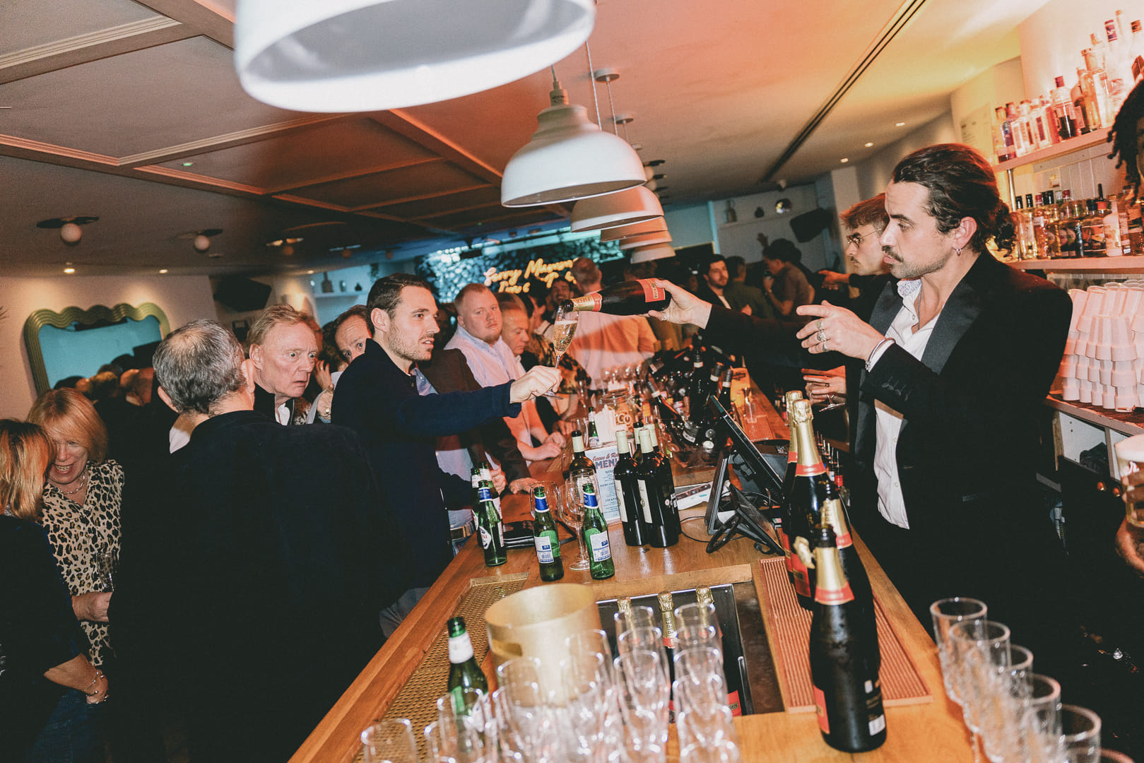 Cosy Living Room & Cocktail Bar  31