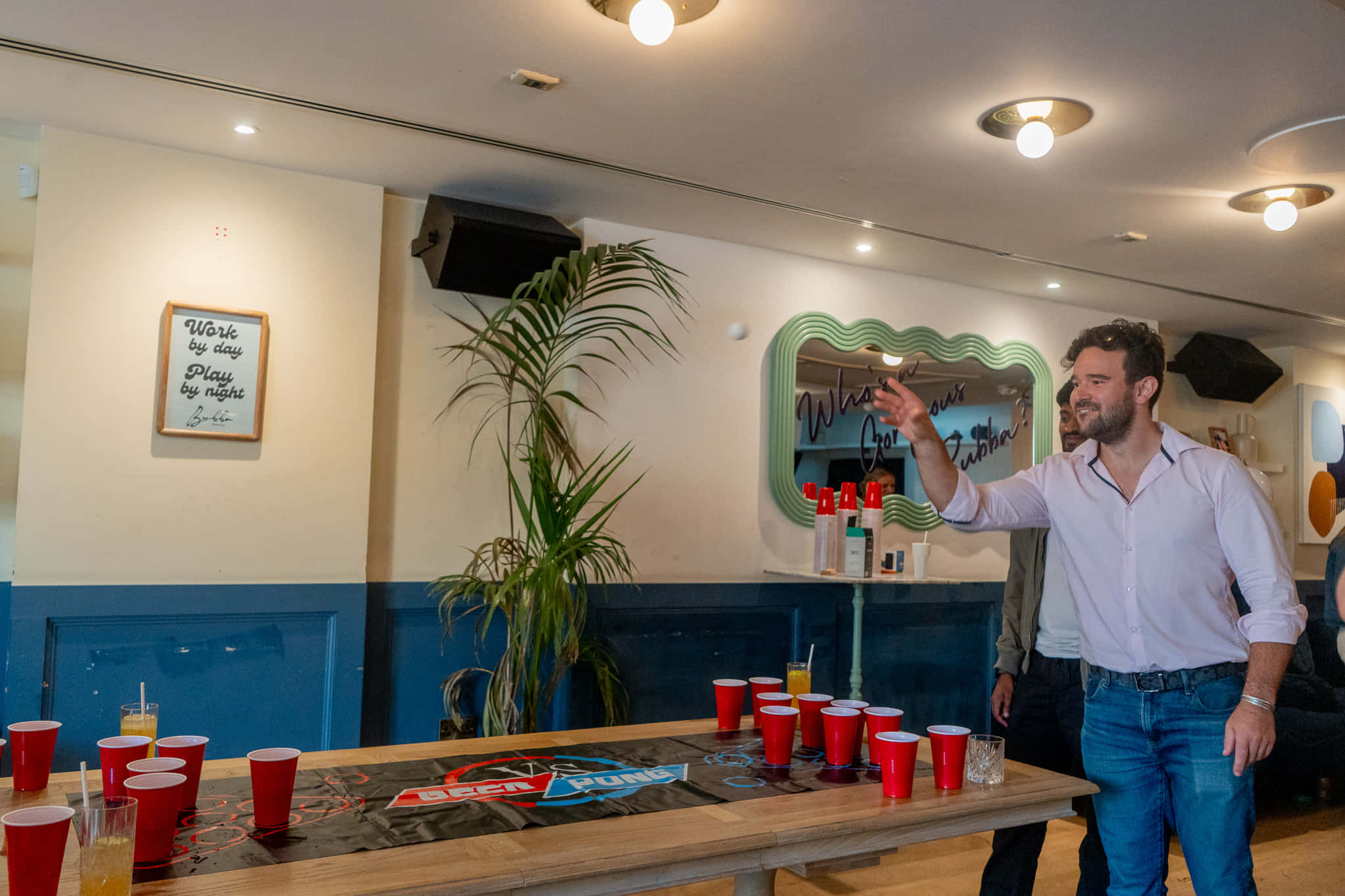 Cosy Living Room & Cocktail Bar 5