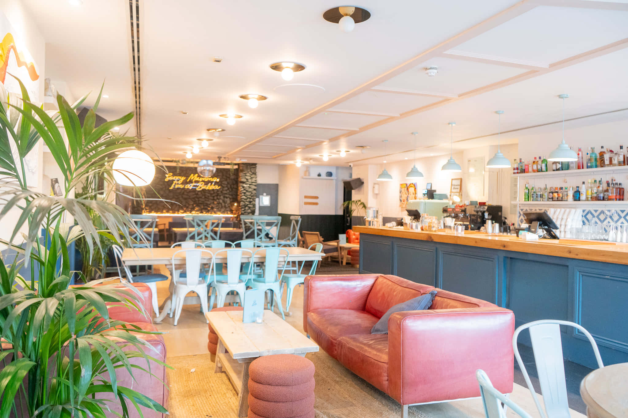 Cosy Living Room & Cocktail Bar 34