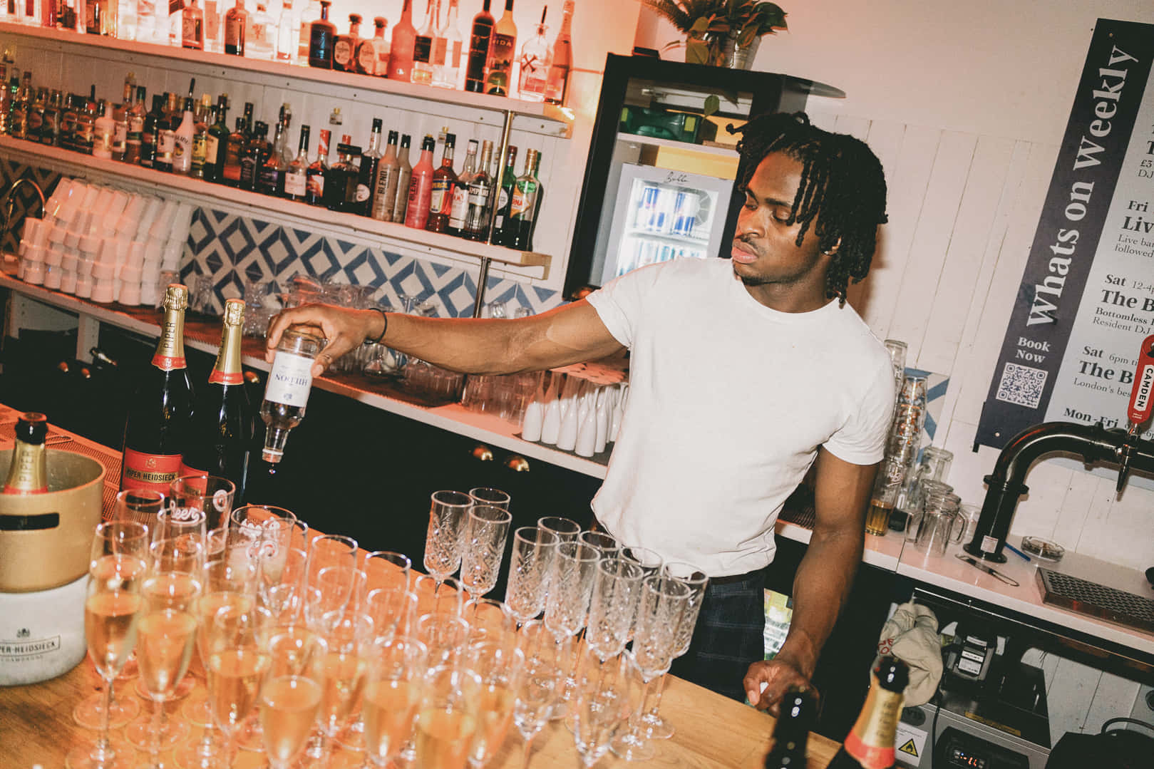 Cosy Living Room & Cocktail Bar 13