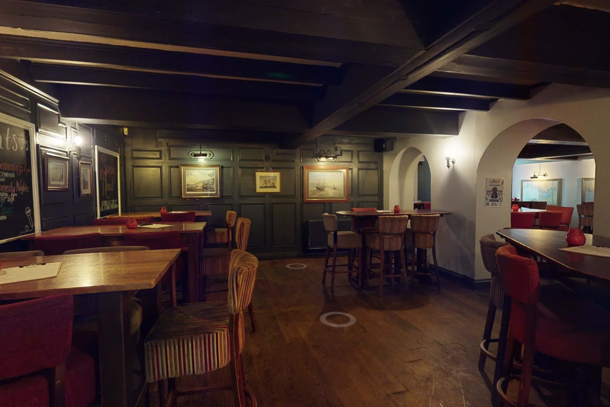 The Famous Royal Navy Volunteer - Main bar 3