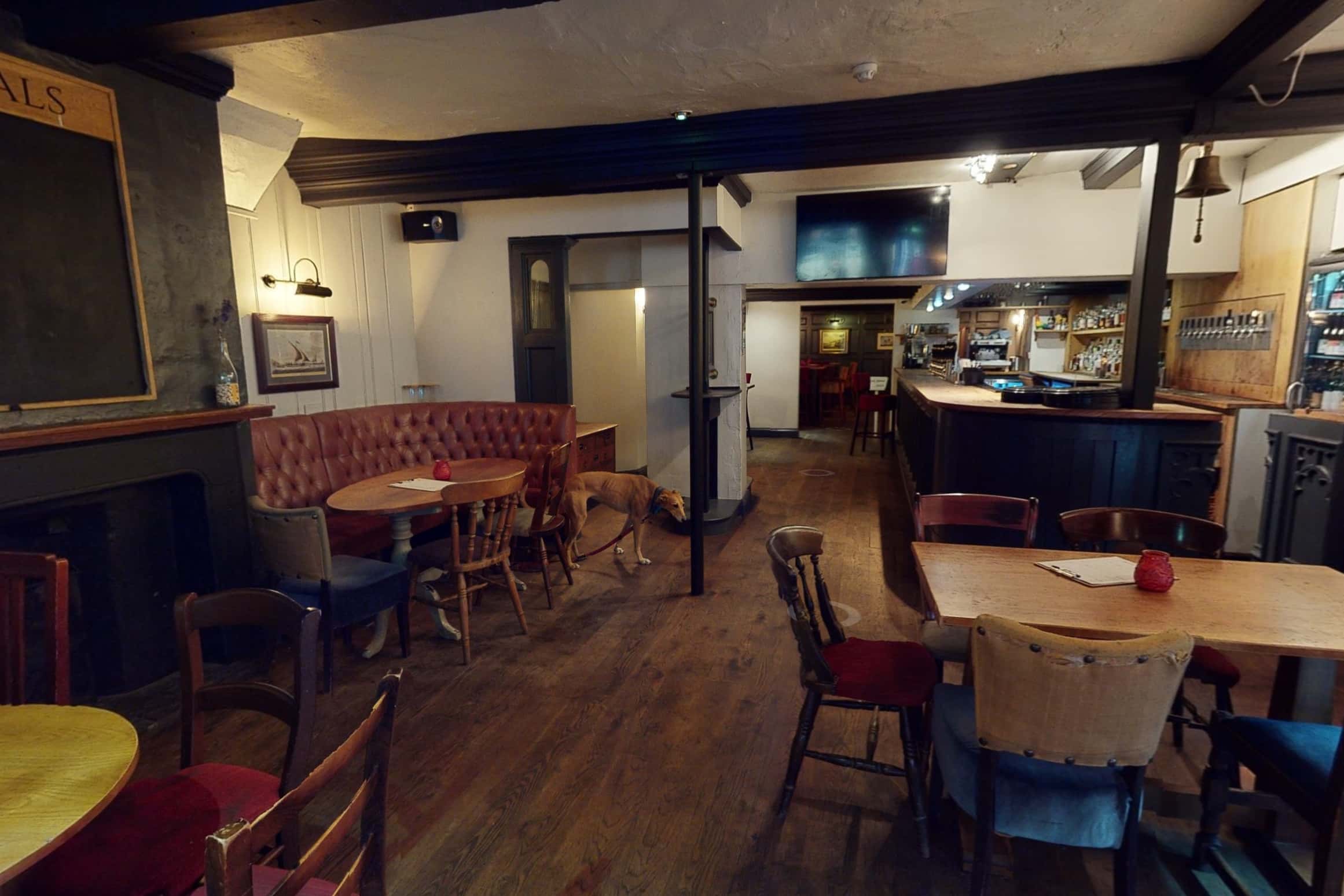 The Famous Royal Navy Volunteer - Main bar 0