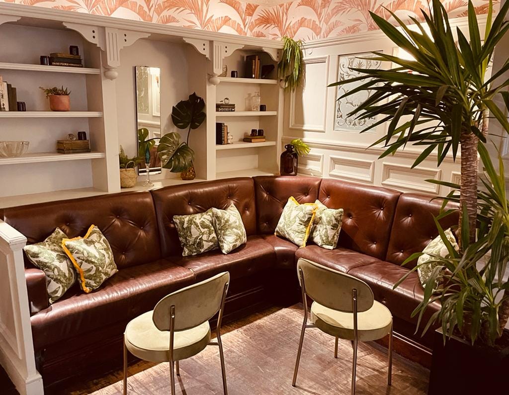 The Pineapple Club 1