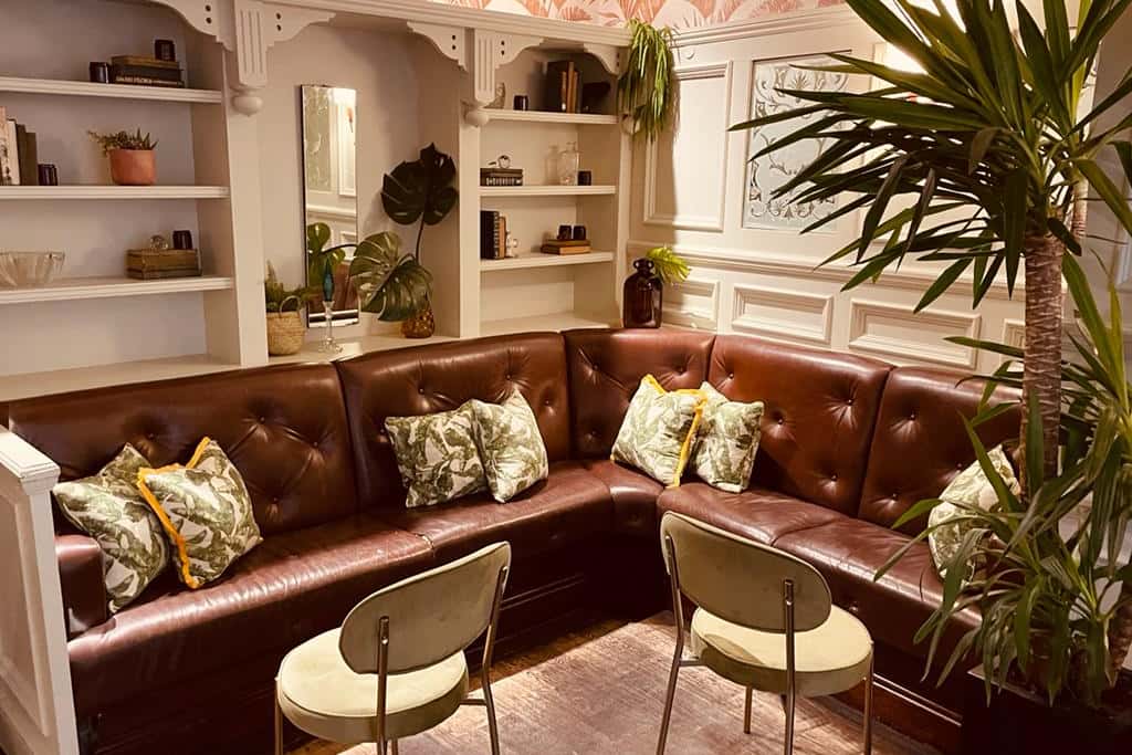 The Pineapple Club 1