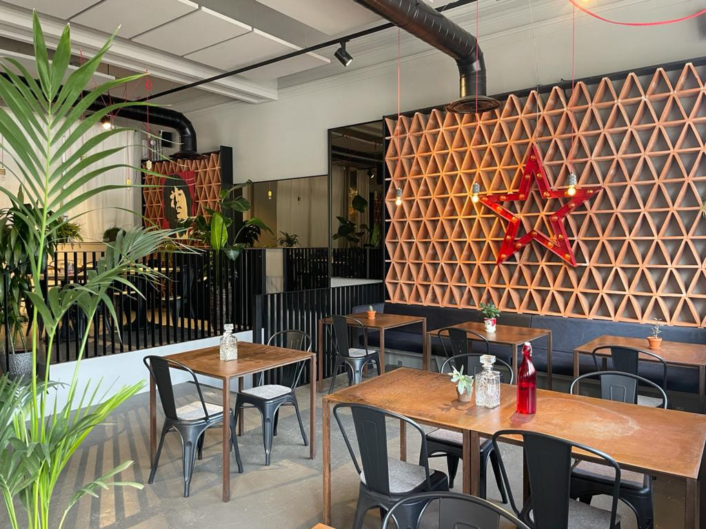 FRONT WINDOWS AREA 1