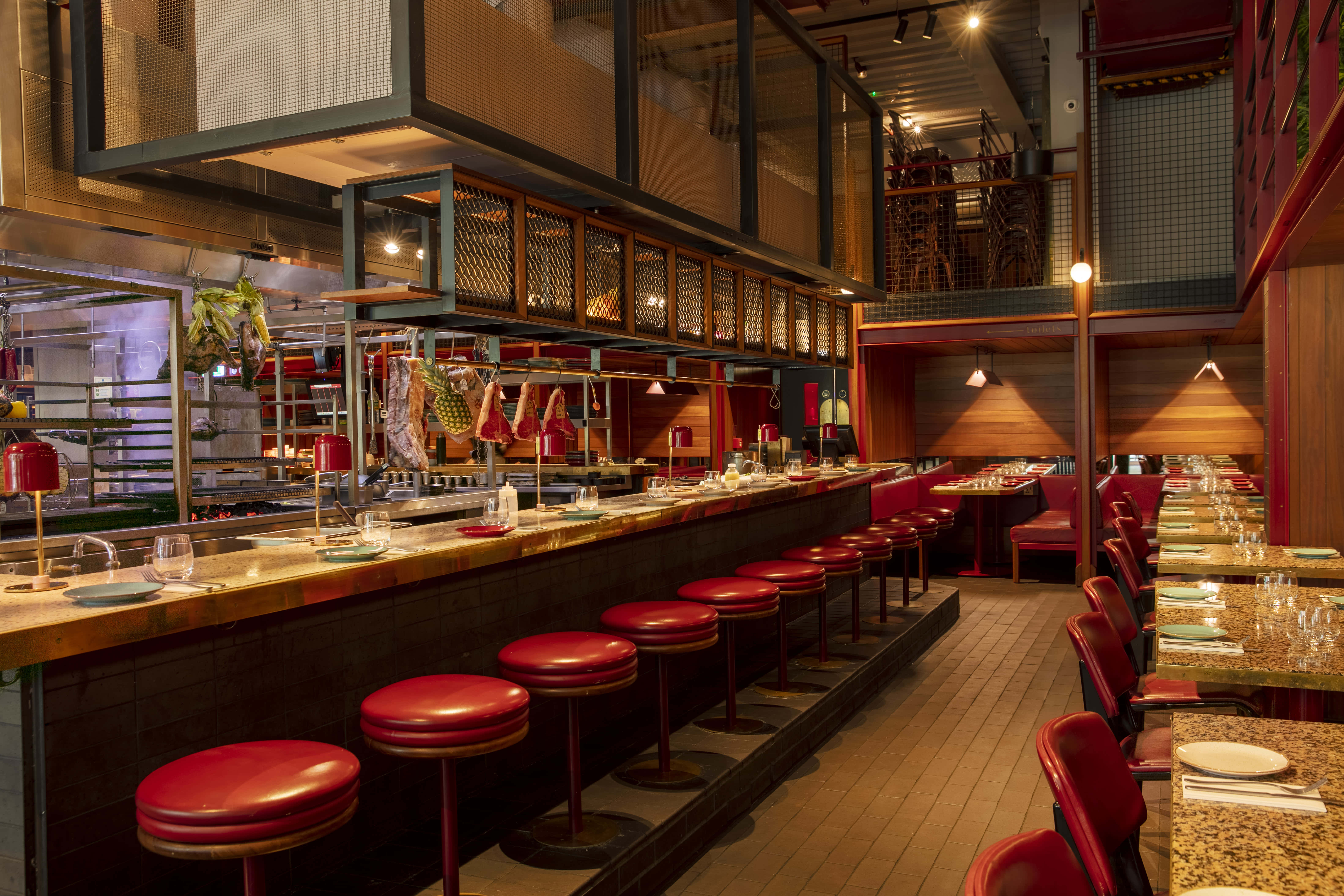 The whole restaurant 0