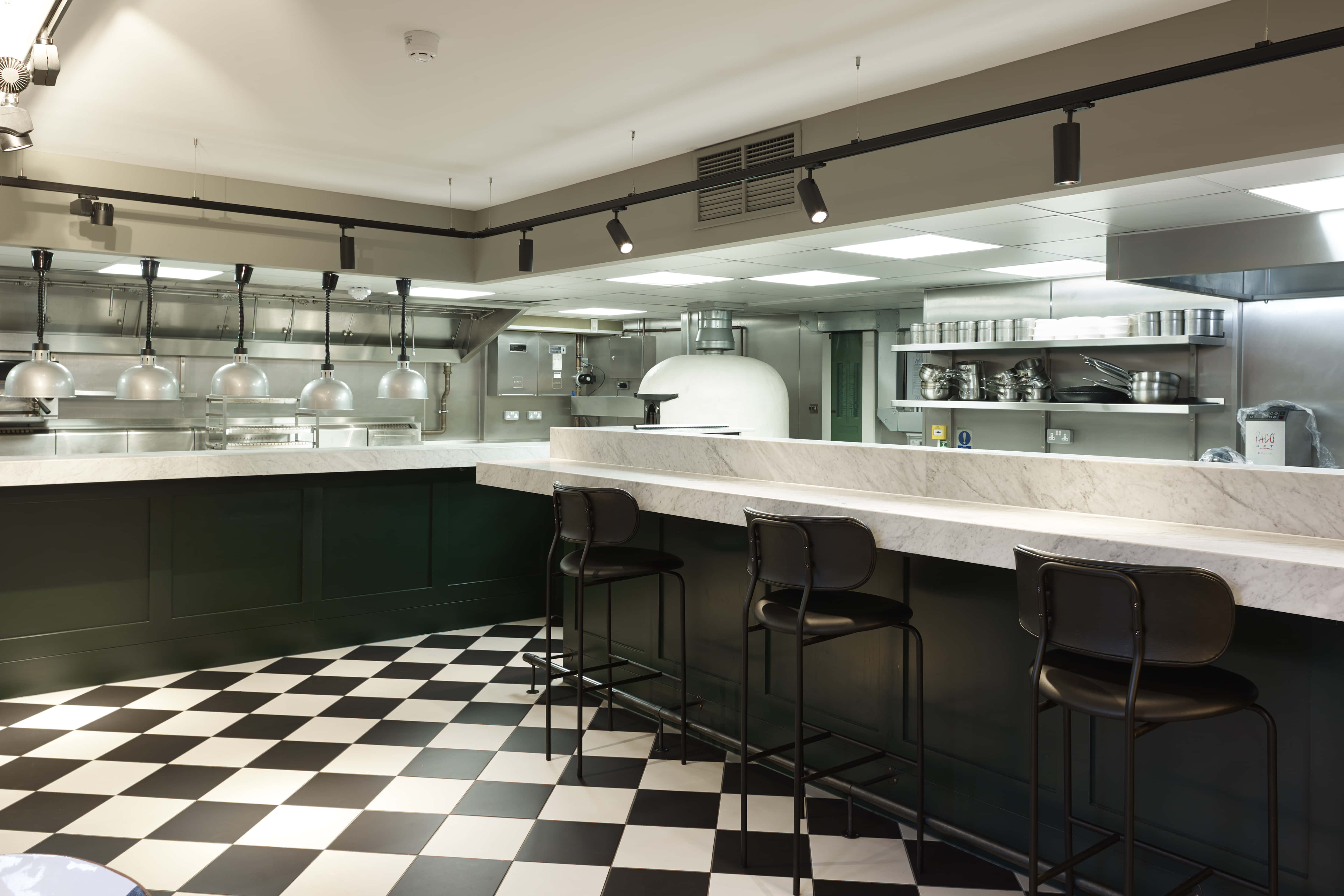 The Dining Room & Courtyard 7