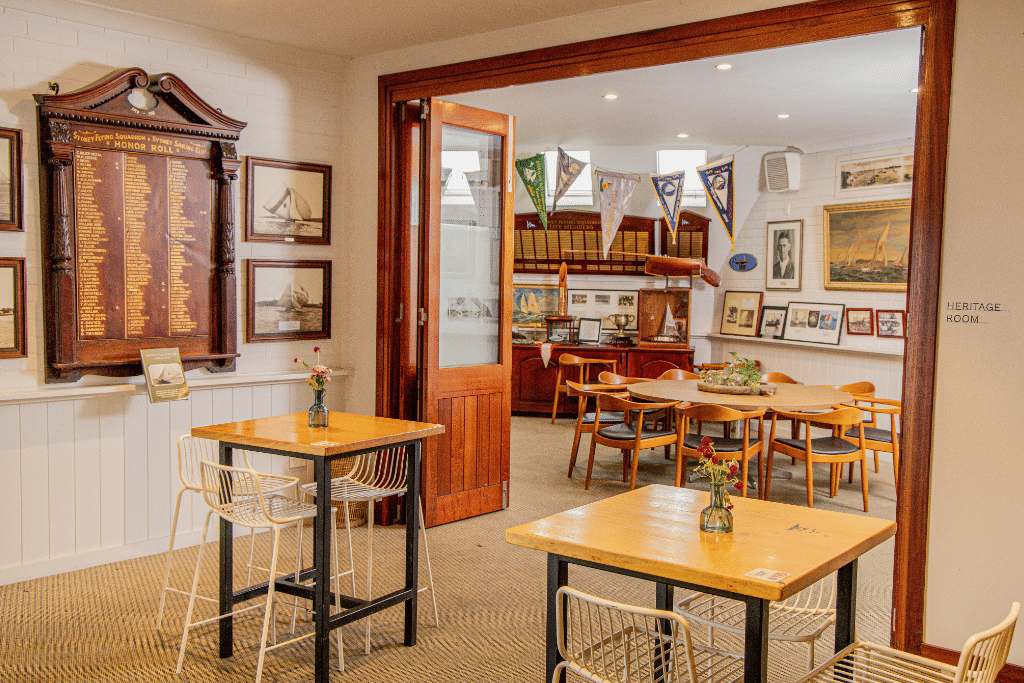 Saloon Bar – Stylish Breakout Space 3