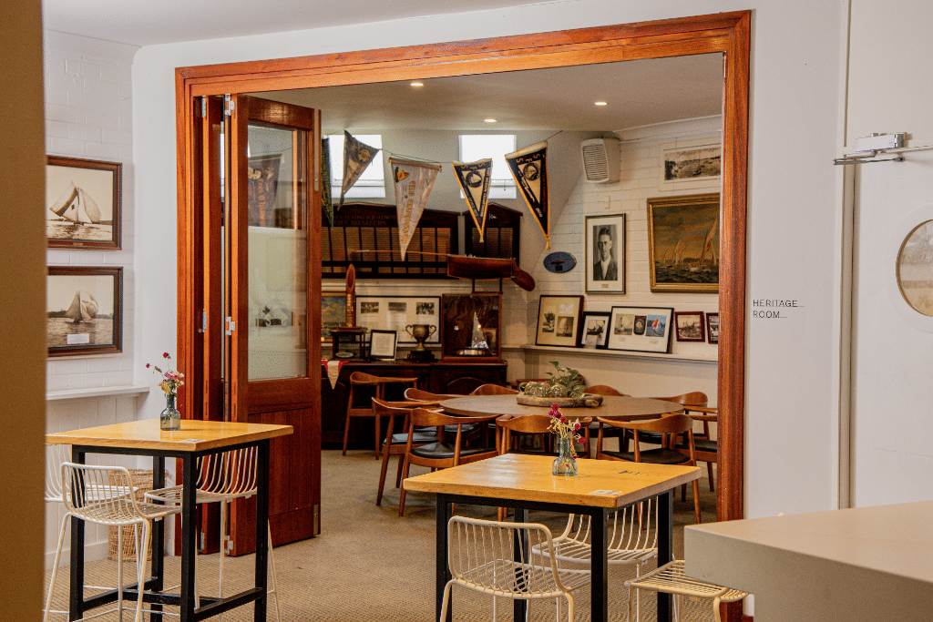 Saloon Bar – Stylish Breakout Space 4