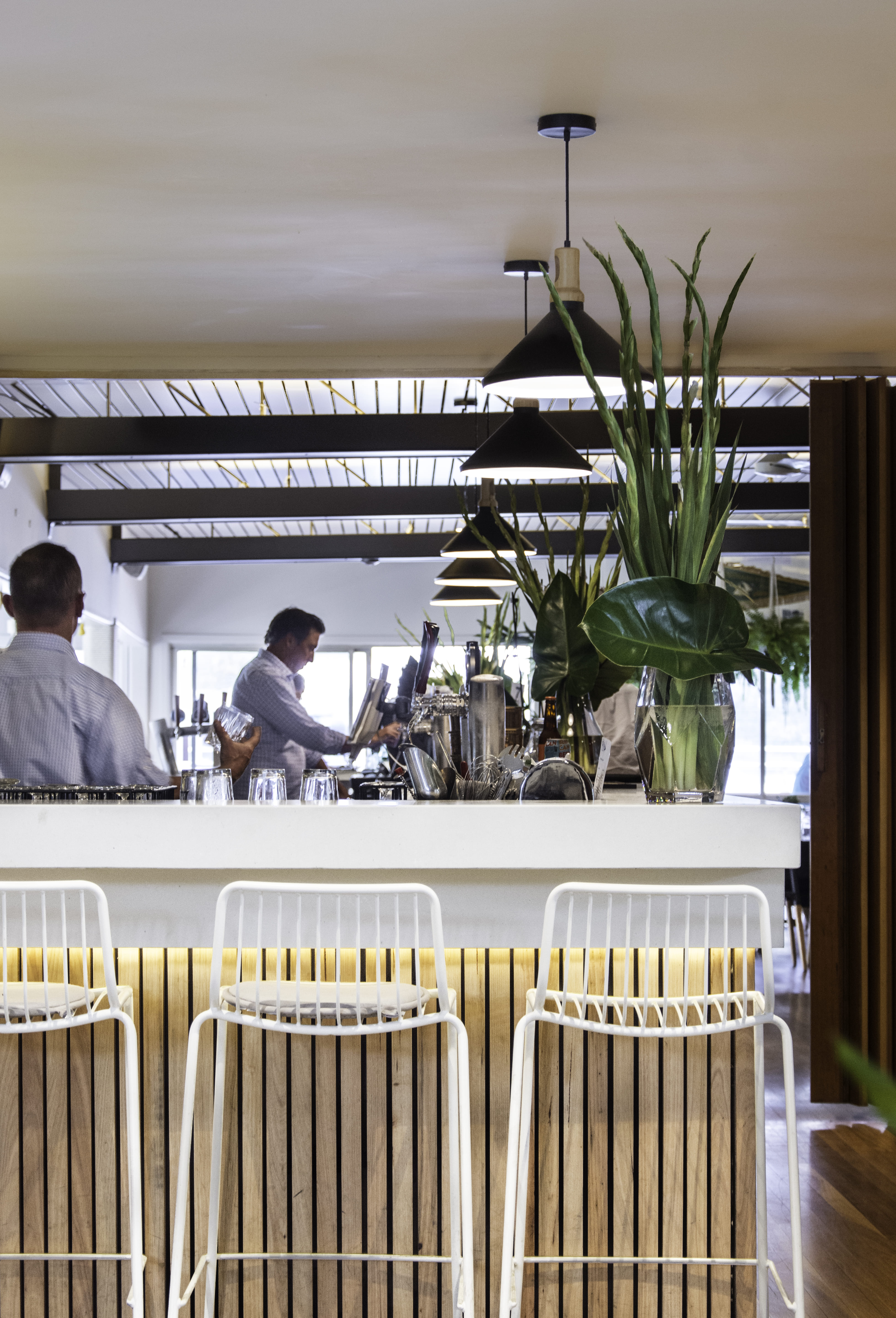 Saloon Bar – Stylish Breakout Space 2