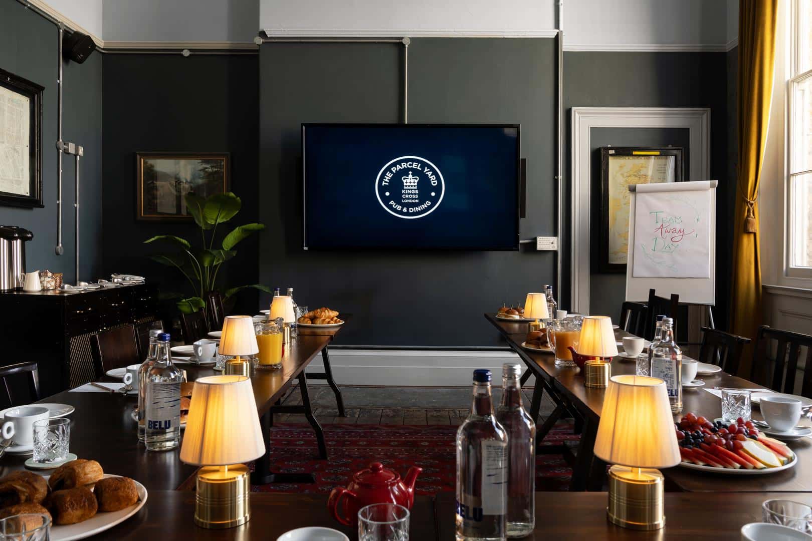 First Class Lounge 1