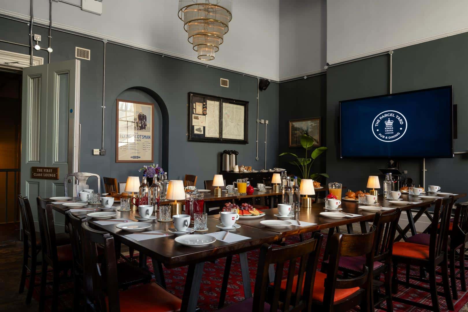 First Class Lounge 0