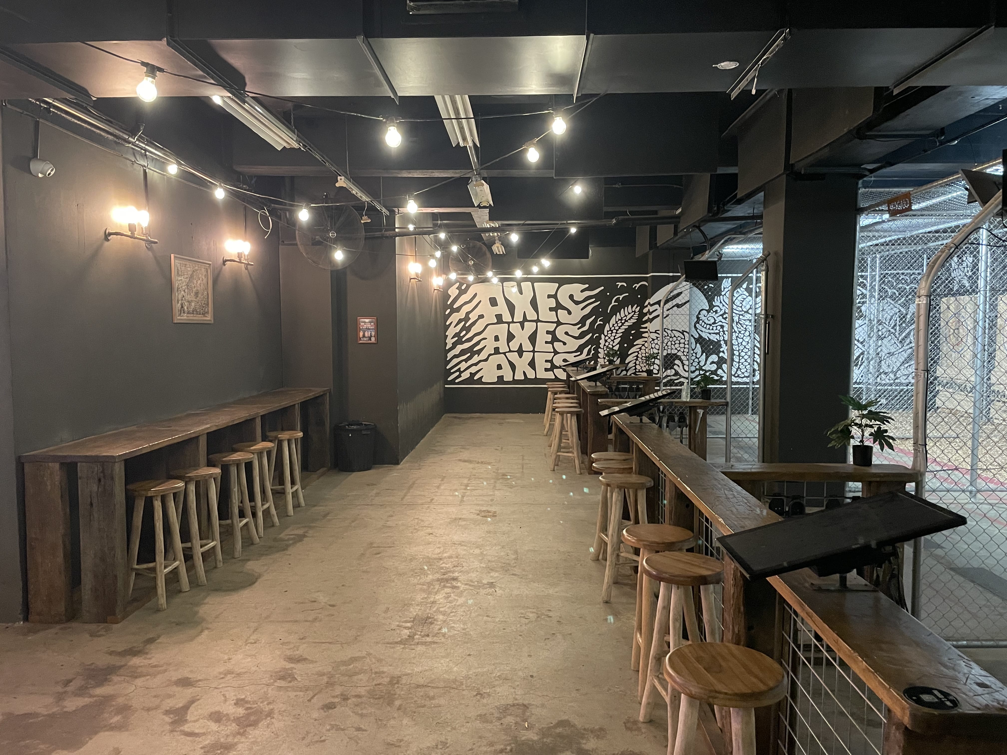 MANIAX Axe Throwing - Melbourne CBD 5