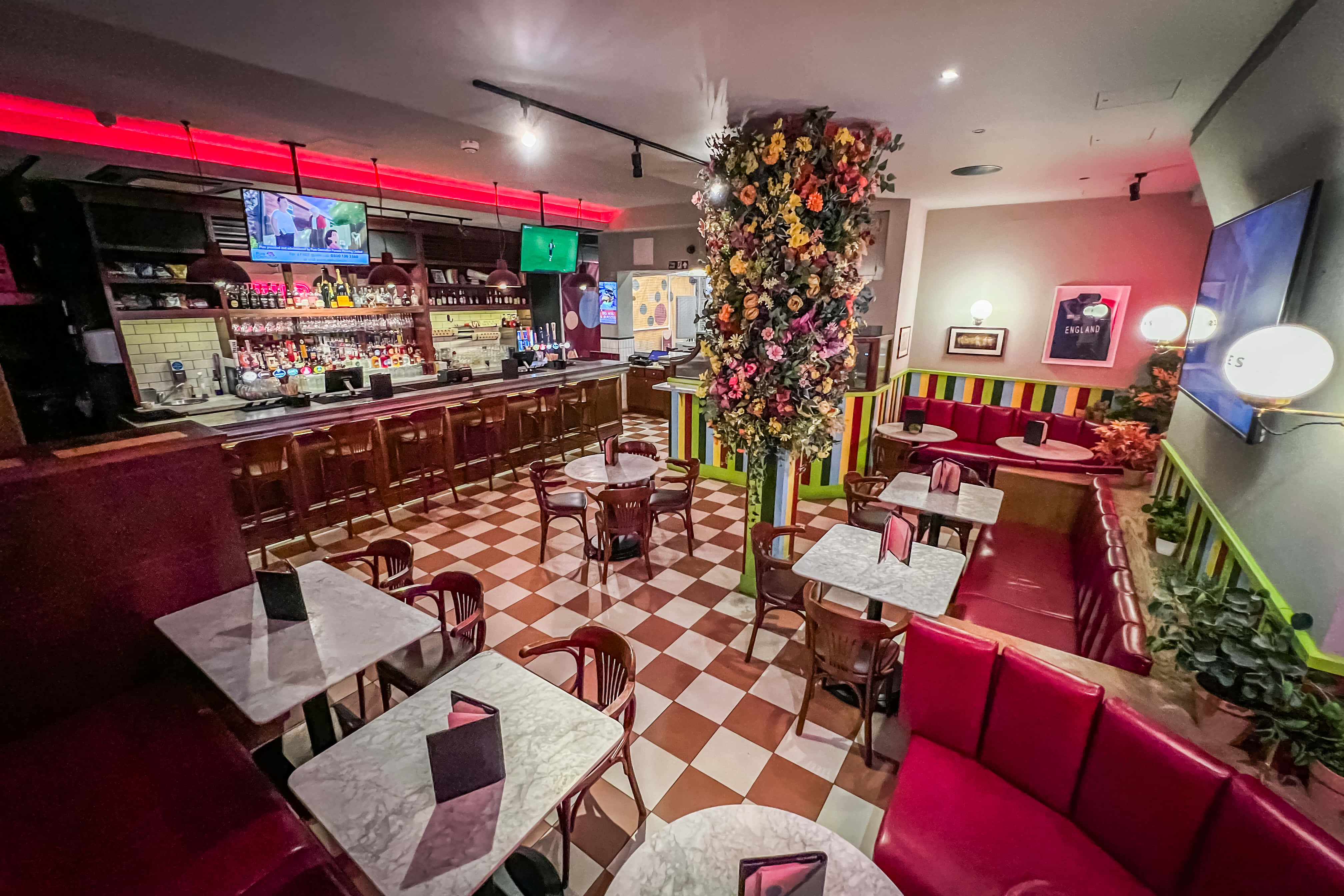 Declaration Square/ Games room and Bar 0