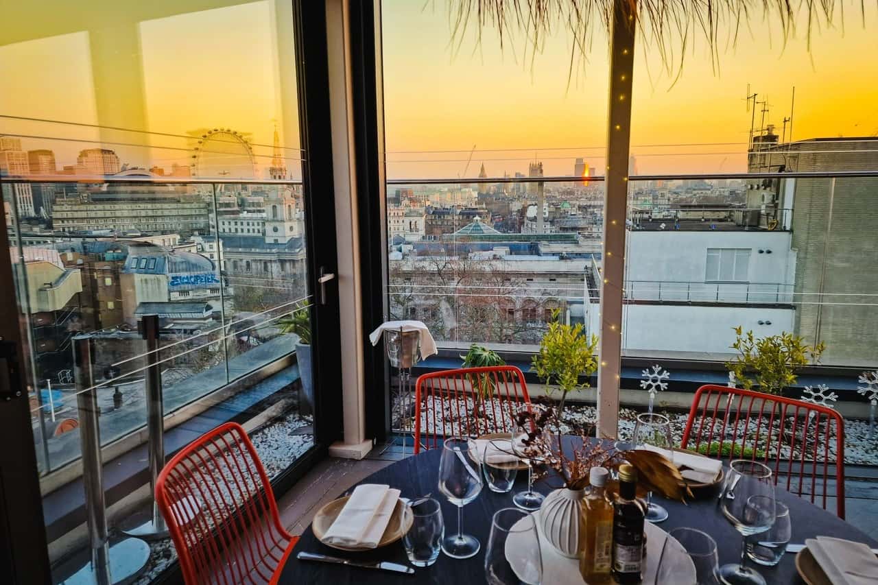 Garden Rooftop - Semi private area 3D tour