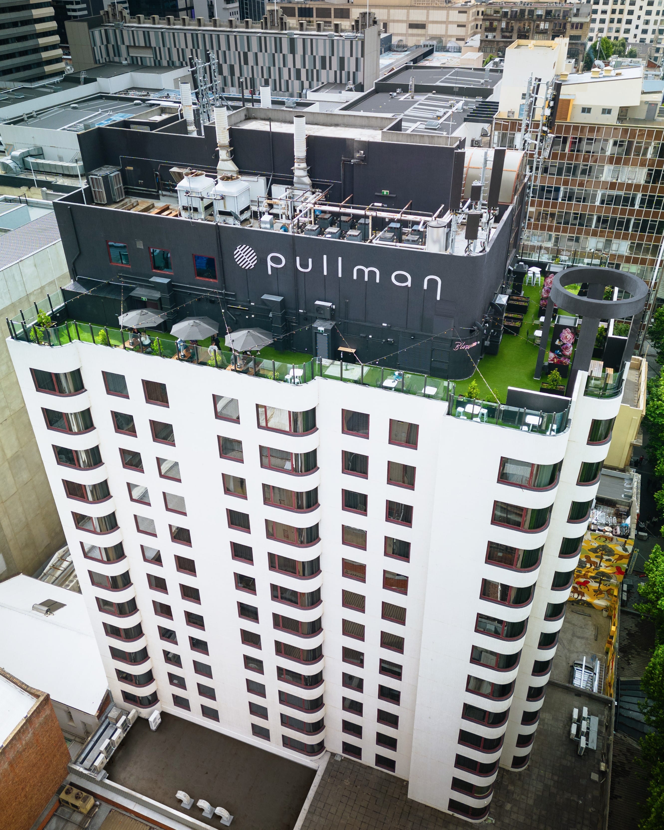 Blossom Rooftop Bar 4