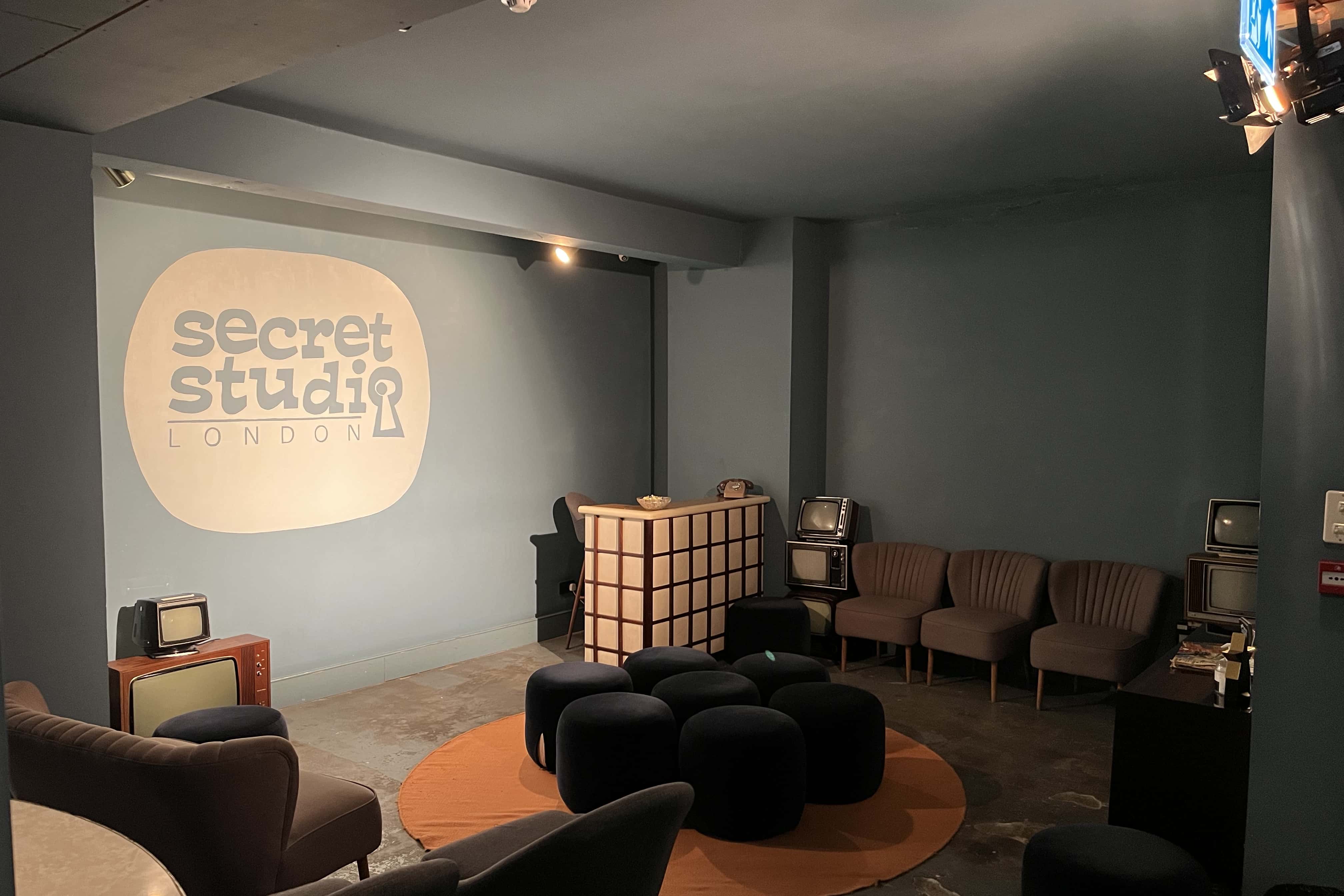 Retro Venue for shoots and events 0