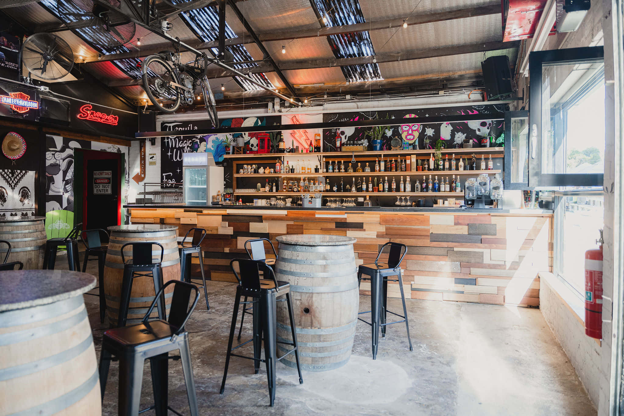 Workshop Bar (Blown Crazy Bar) 0