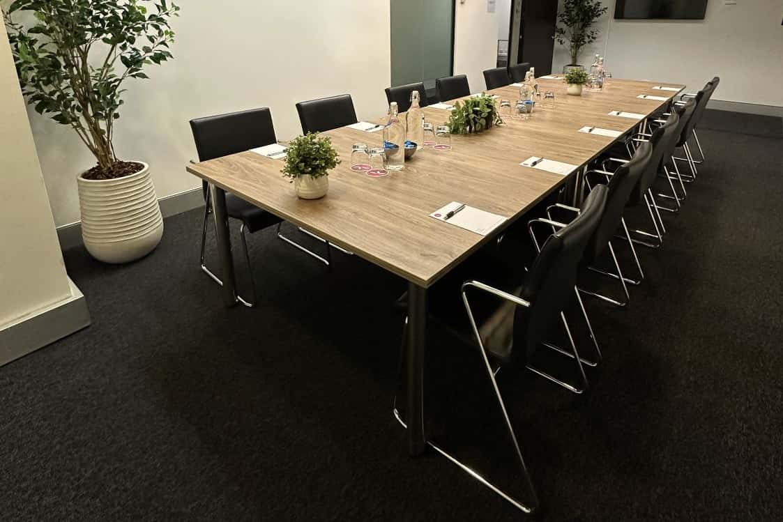 XL Boardroom 3D tour