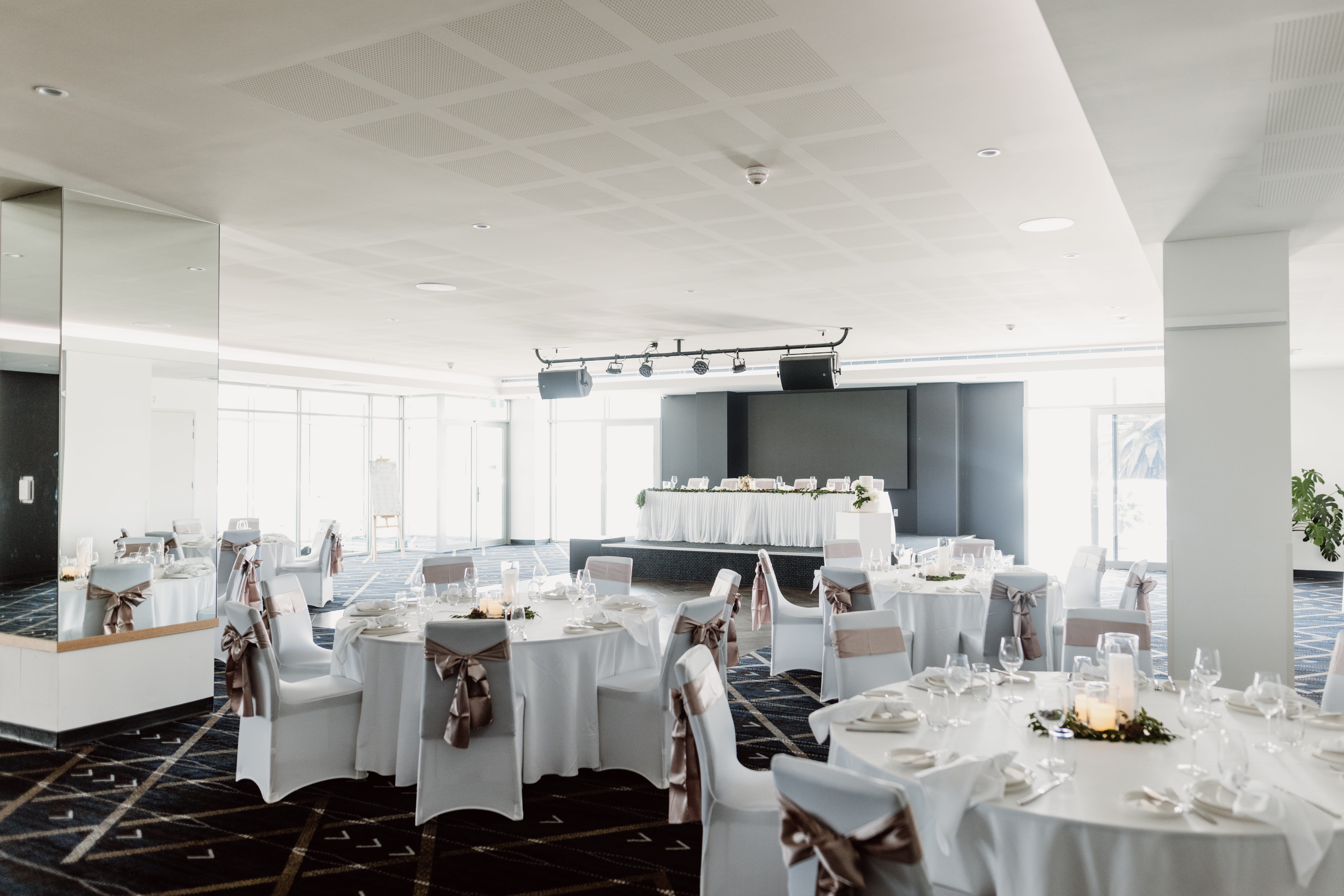 Murray Room & Balcony  2