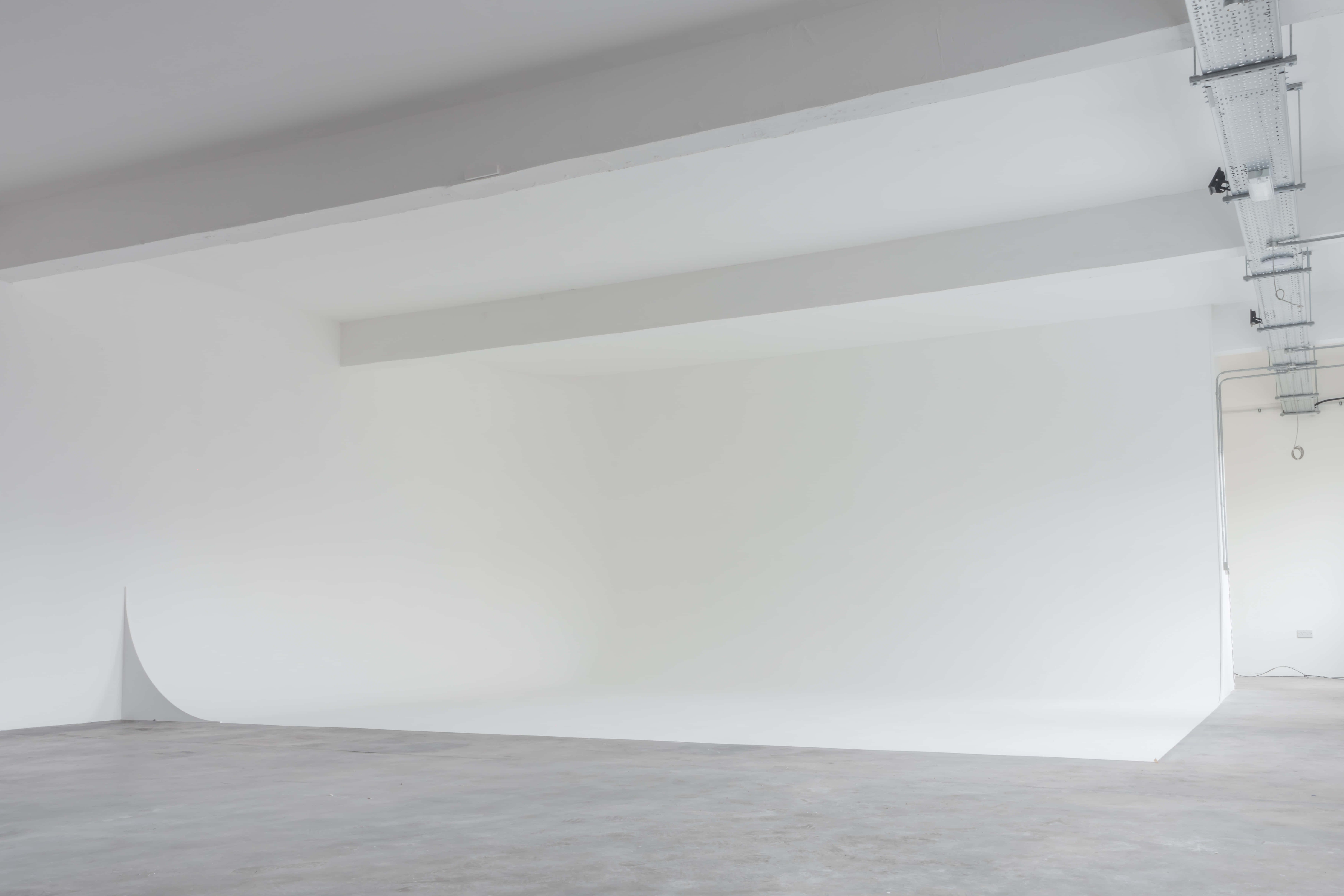 Bright photography studio with infinity wall in Liverpools Baltic area 1