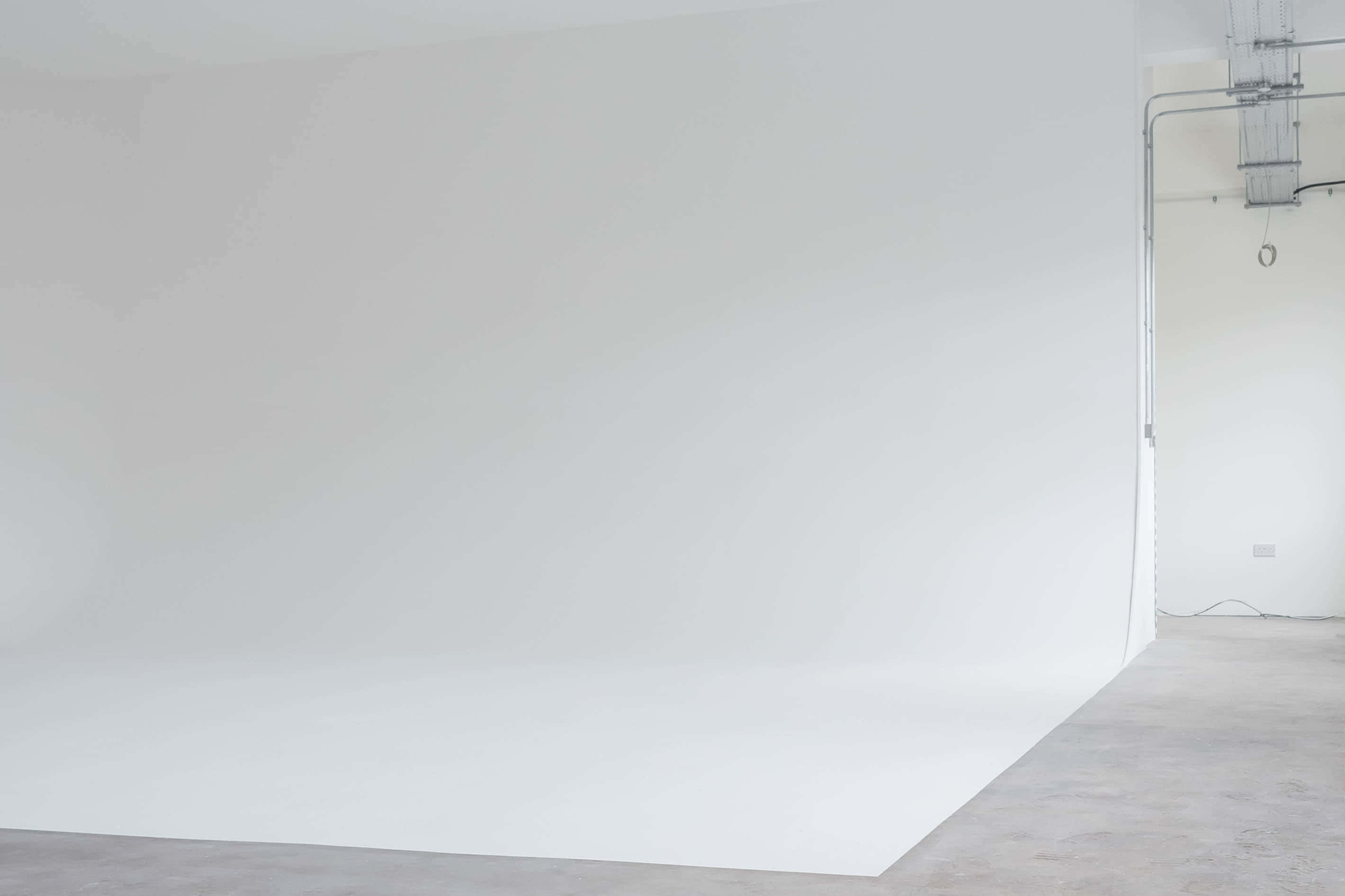 Bright photography studio with infinity wall in Liverpools Baltic area 5