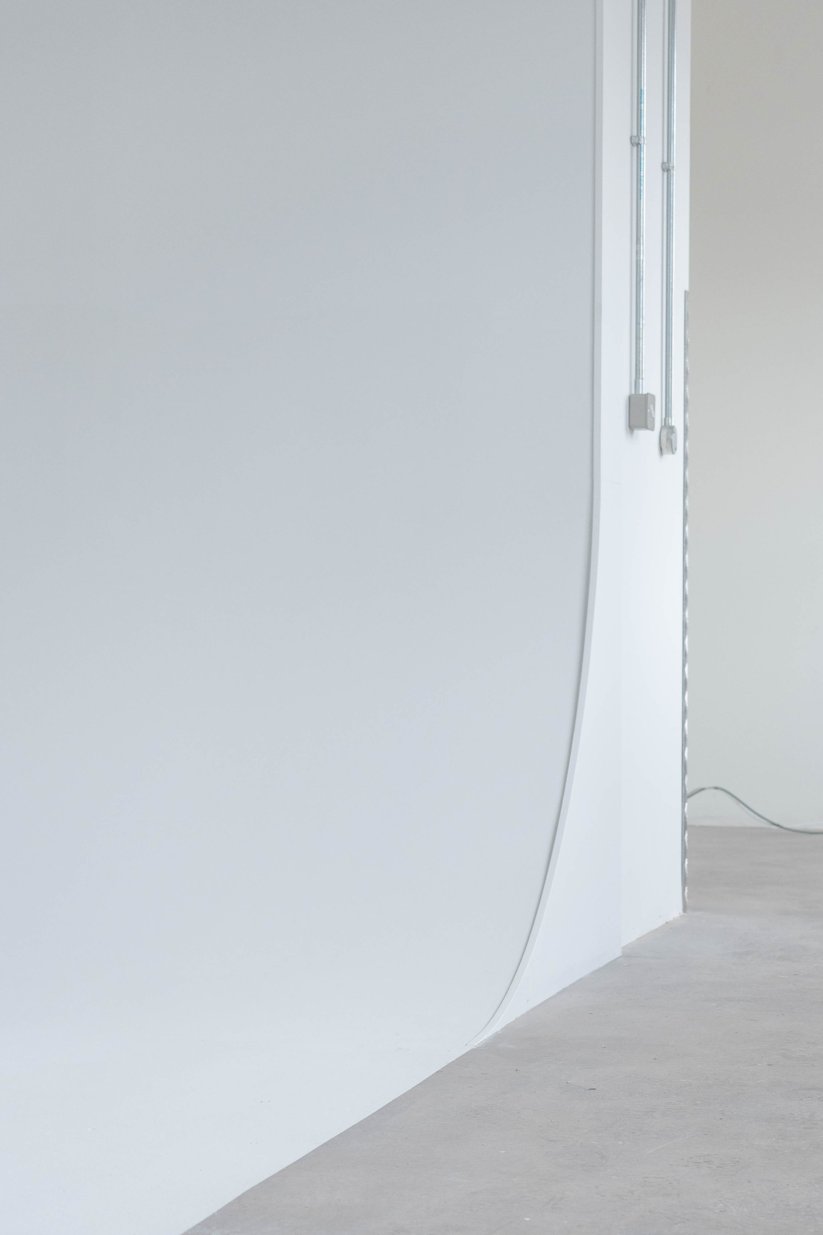 Bright photography studio with infinity wall in Liverpools Baltic area 2