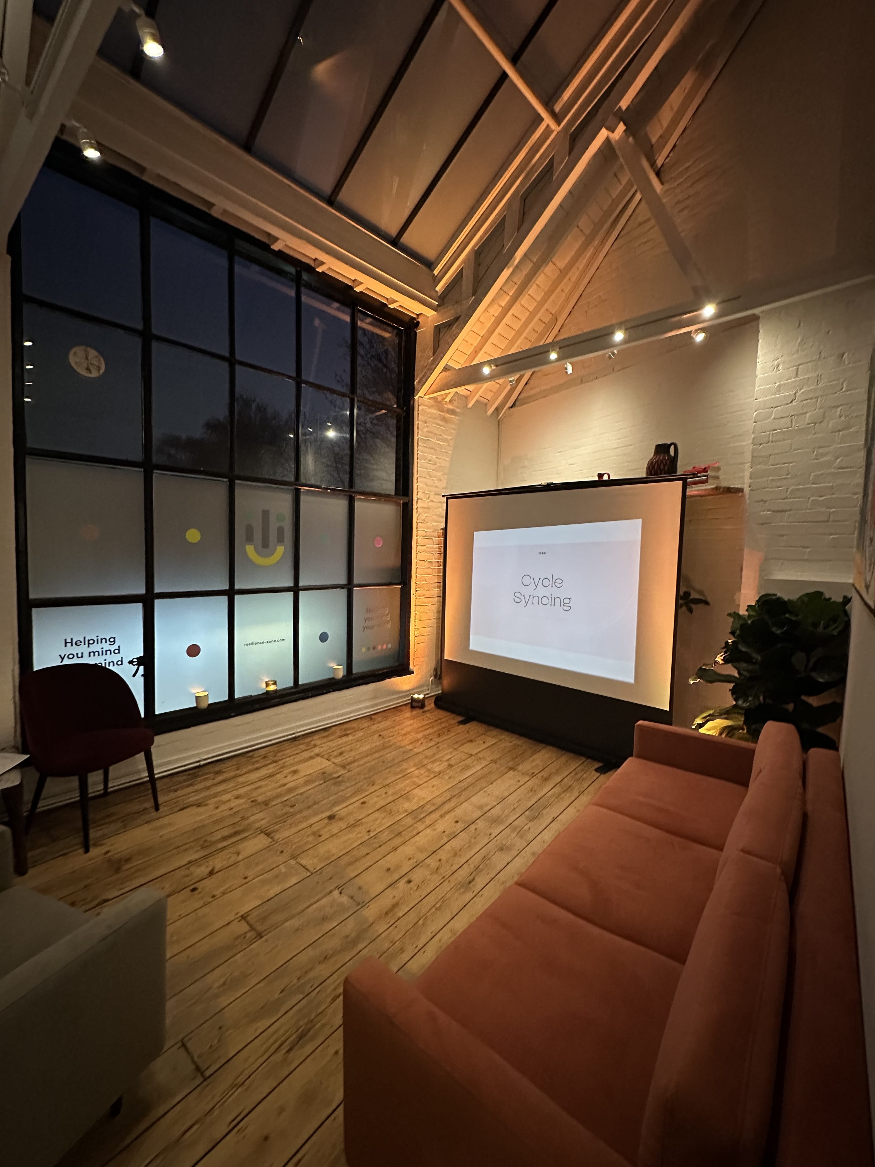 Natural Light-filled Studio in Grade II Listing Building  5