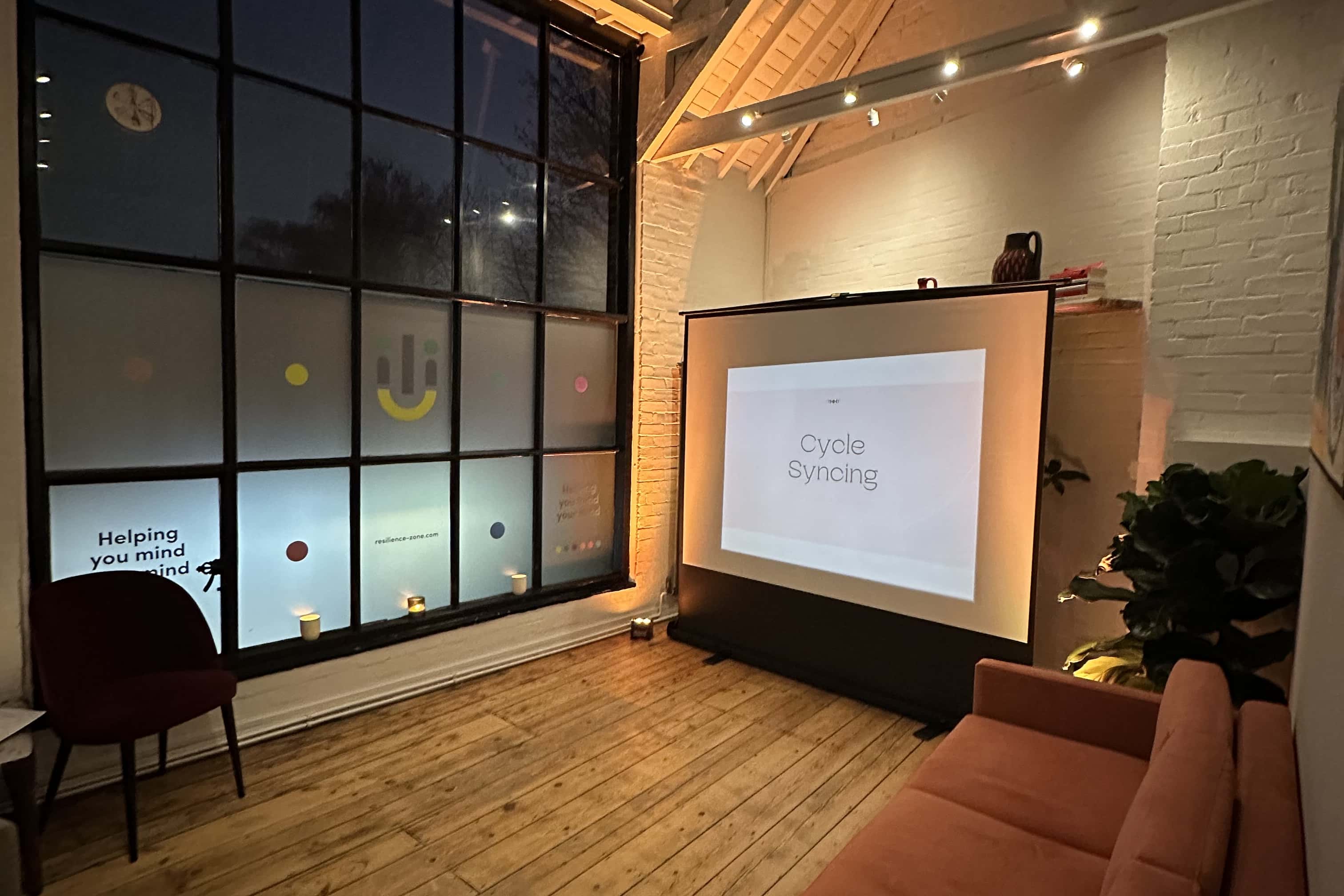 Natural Light-filled Studio in Grade II Listing Building 5