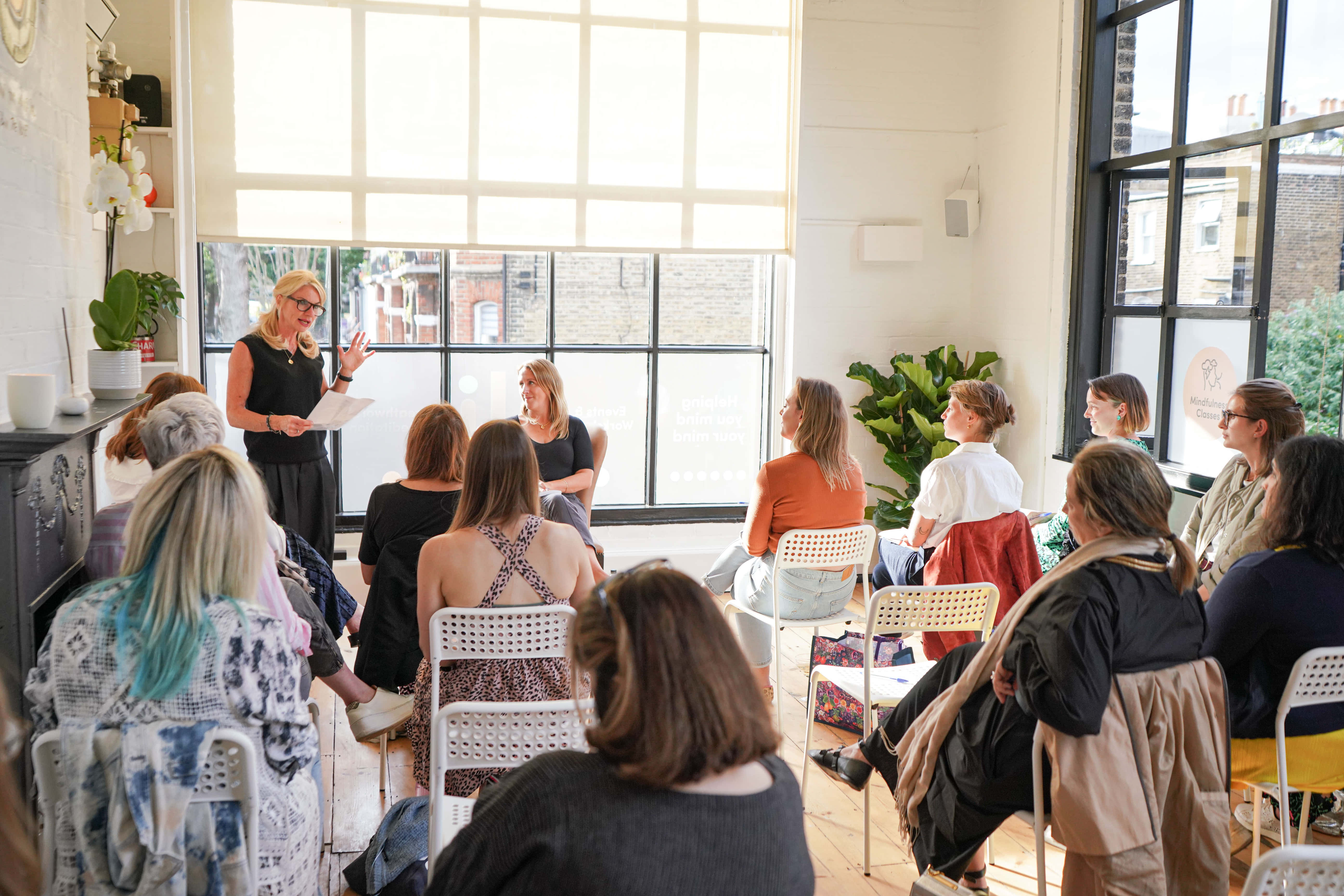 Natural Light-filled Studio in Grade II Listing Building 3