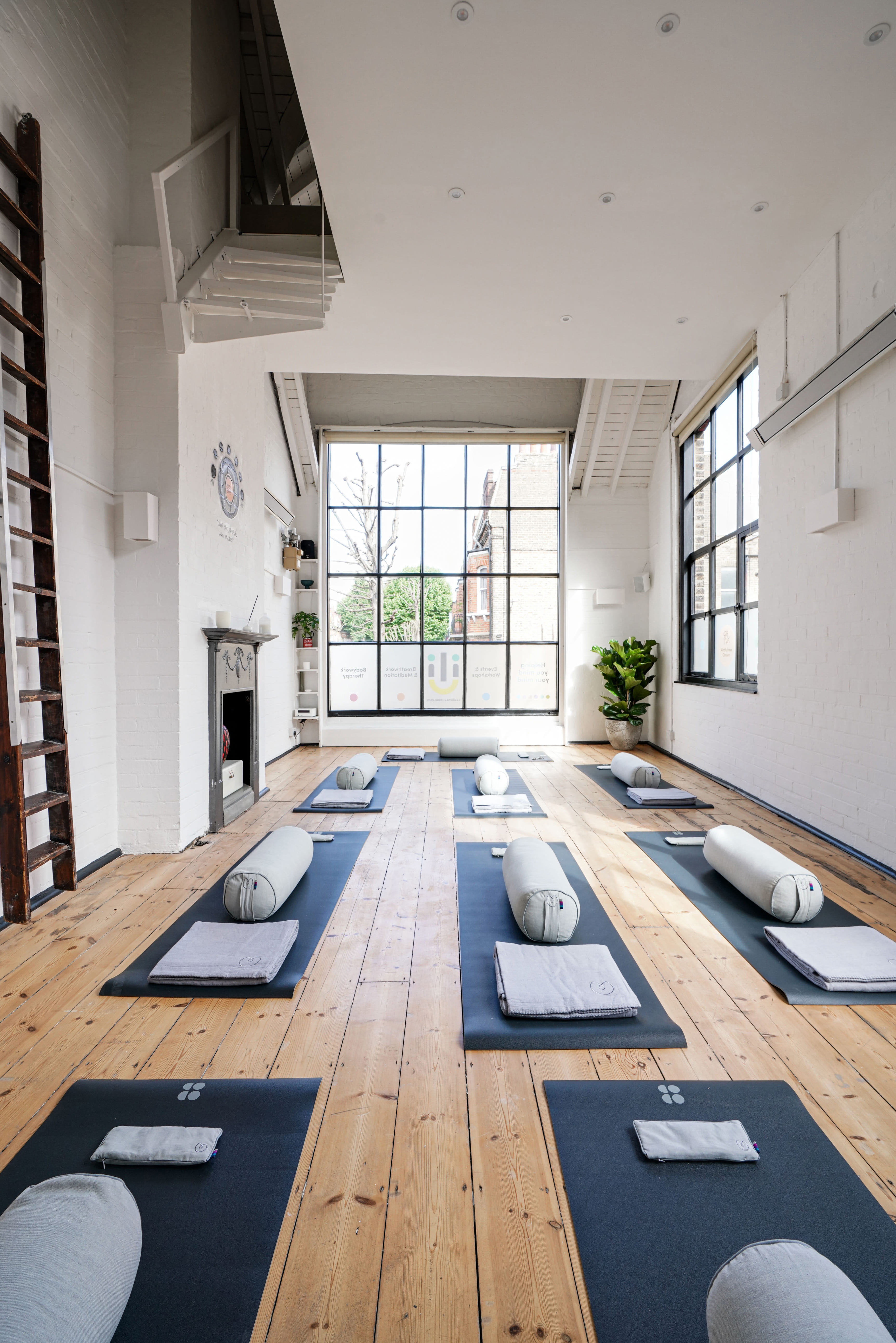 Natural Light-filled Studio in Grade II Listing Building  0