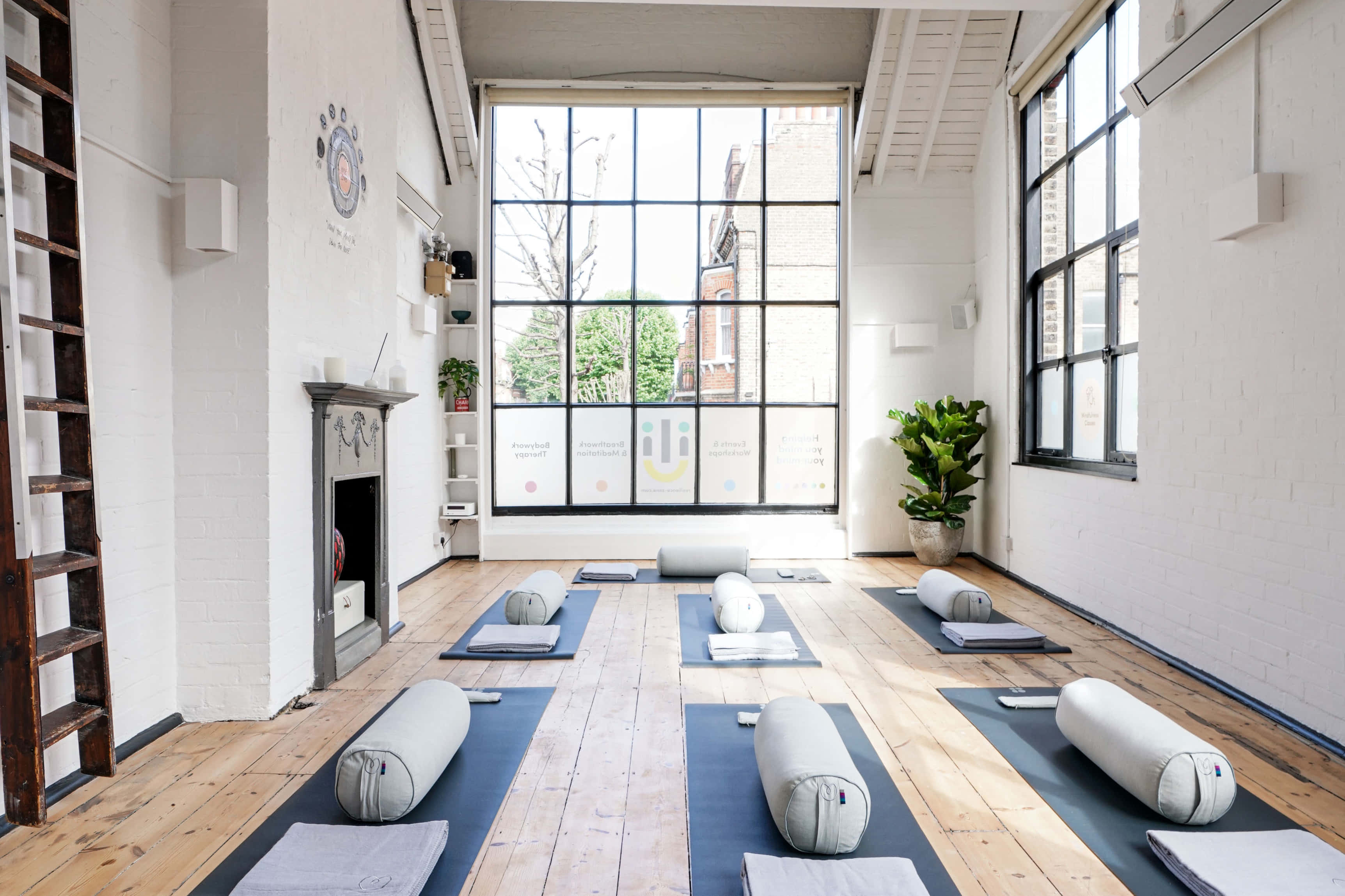 Natural Light-filled Studio in Grade II Listing Building 0