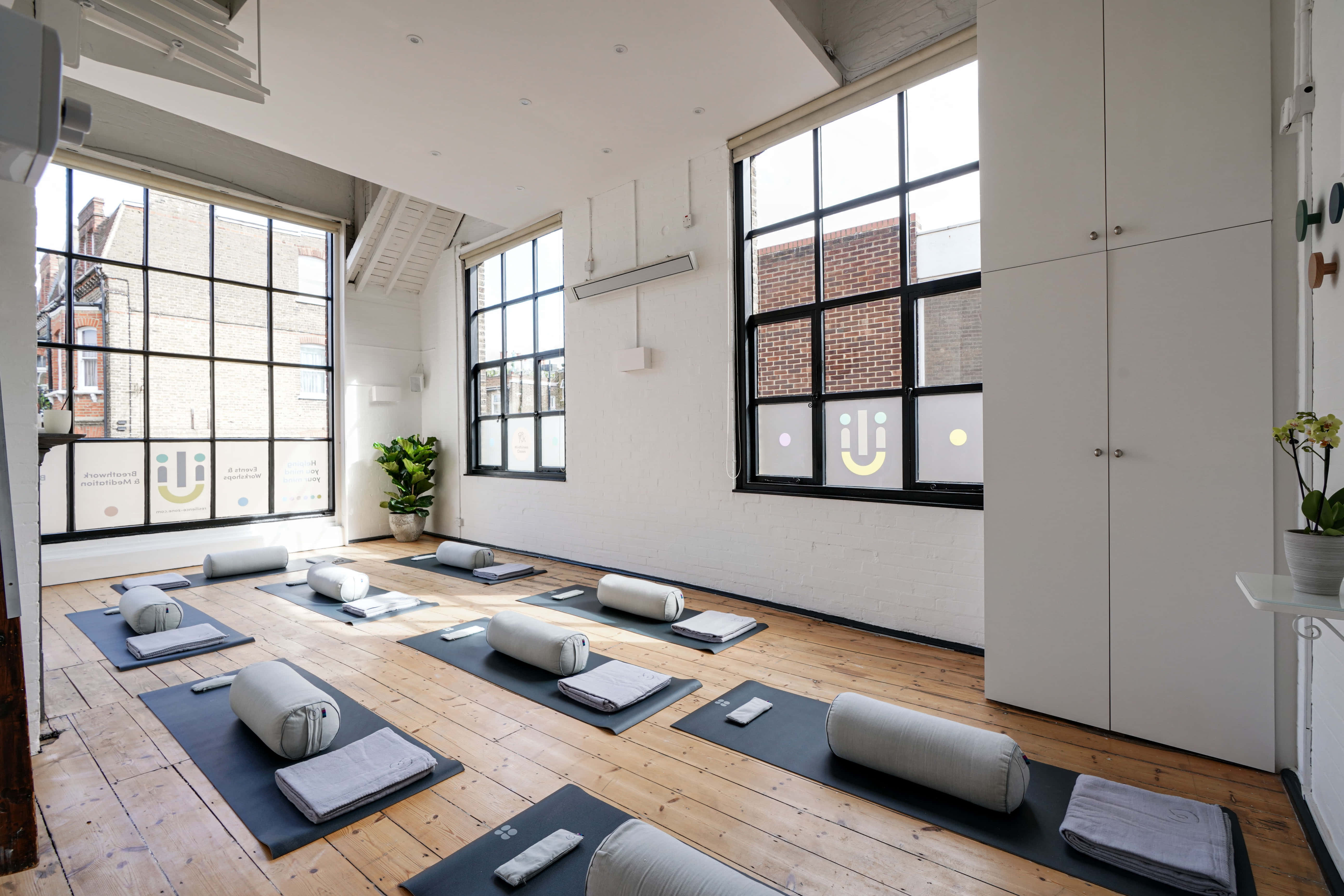 Natural Light-filled Studio in Grade II Listing Building 2