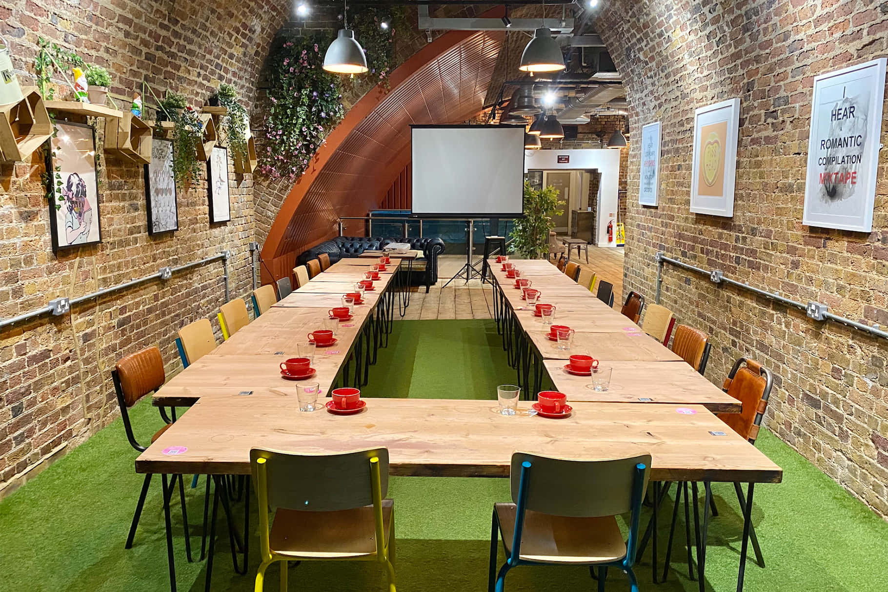 Inside Garden Arch for Meetings 0