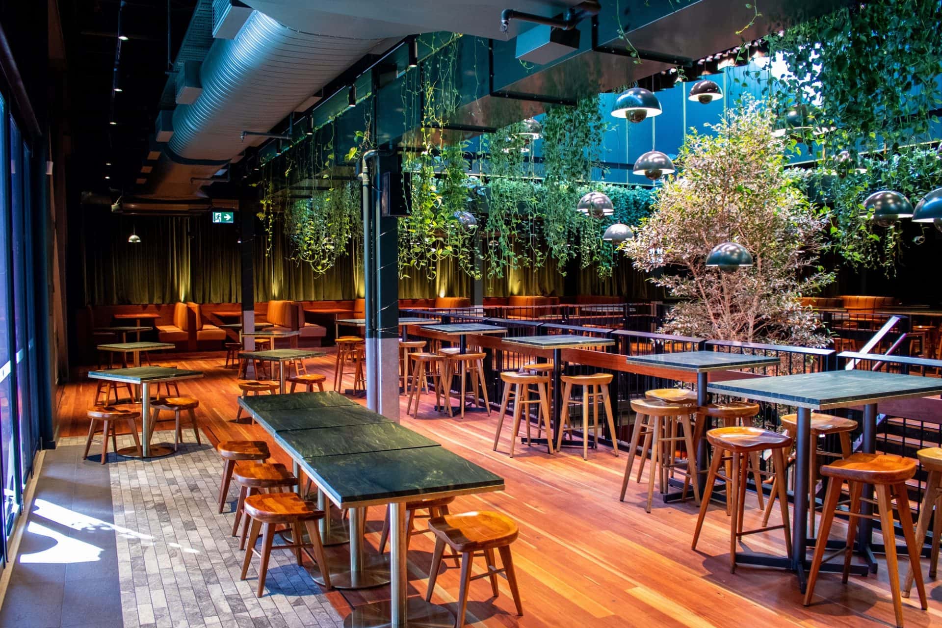 THE KENSINGTON LOUNGE 3D tour