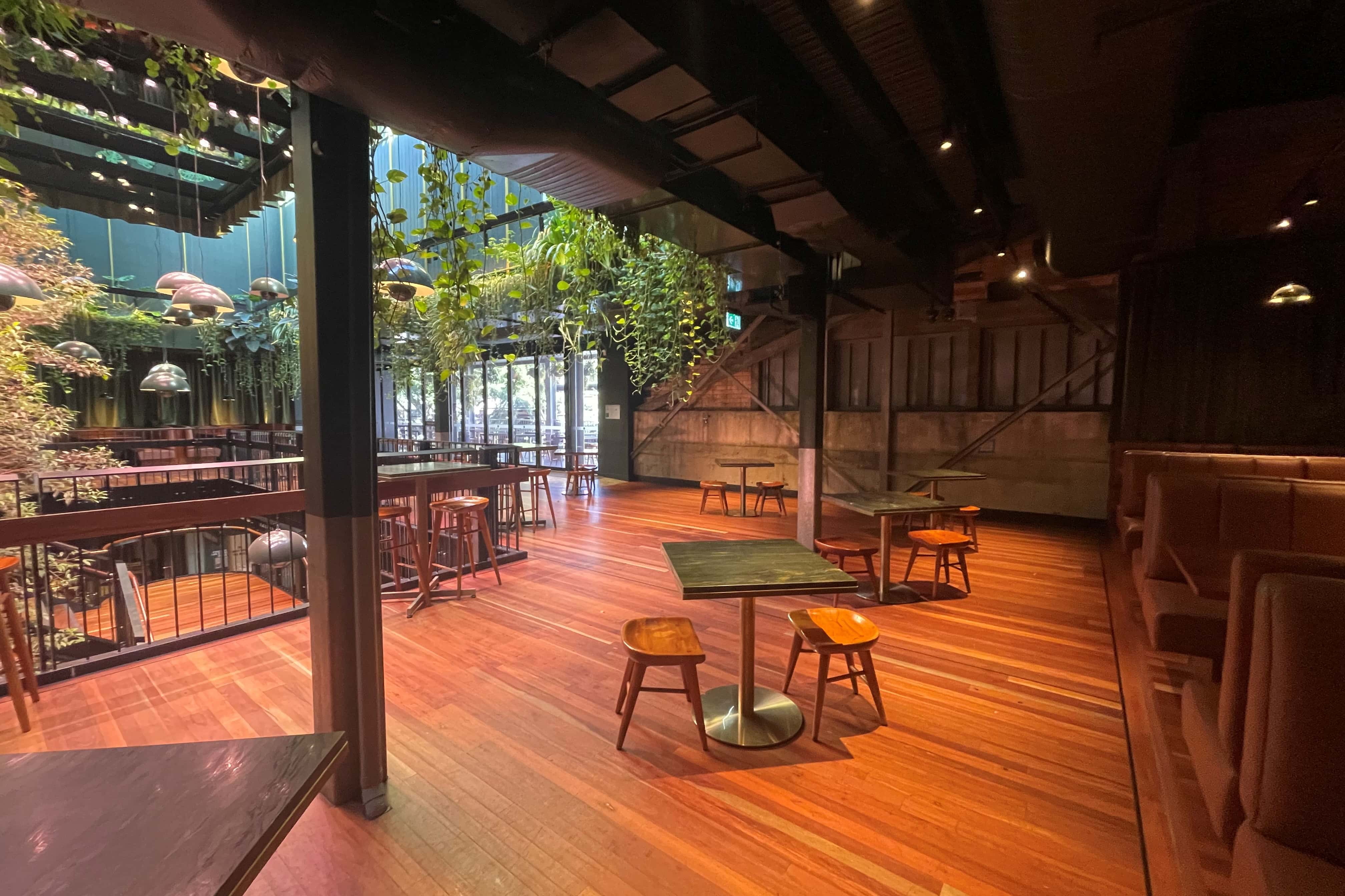 THE KENSINGTON LOUNGE 2