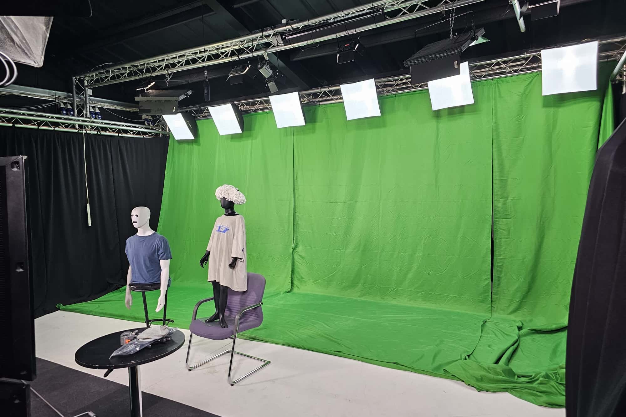 TV Studio / Photographic Studio (1000 Sq.ft) 10