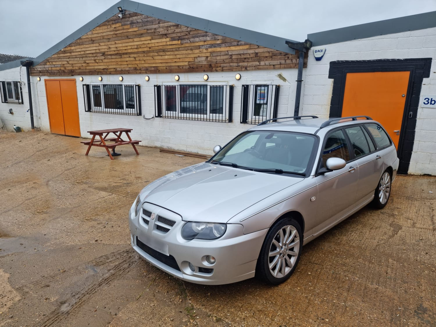 TV Studio / Photographic Studio (1000 Sq.ft) 3