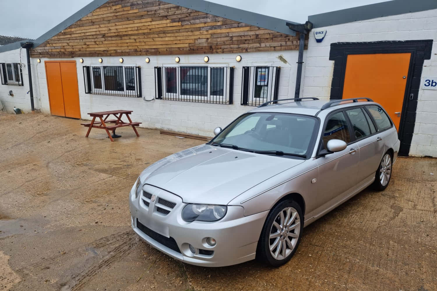 TV Studio / Photographic Studio (1000 Sq.ft) 3