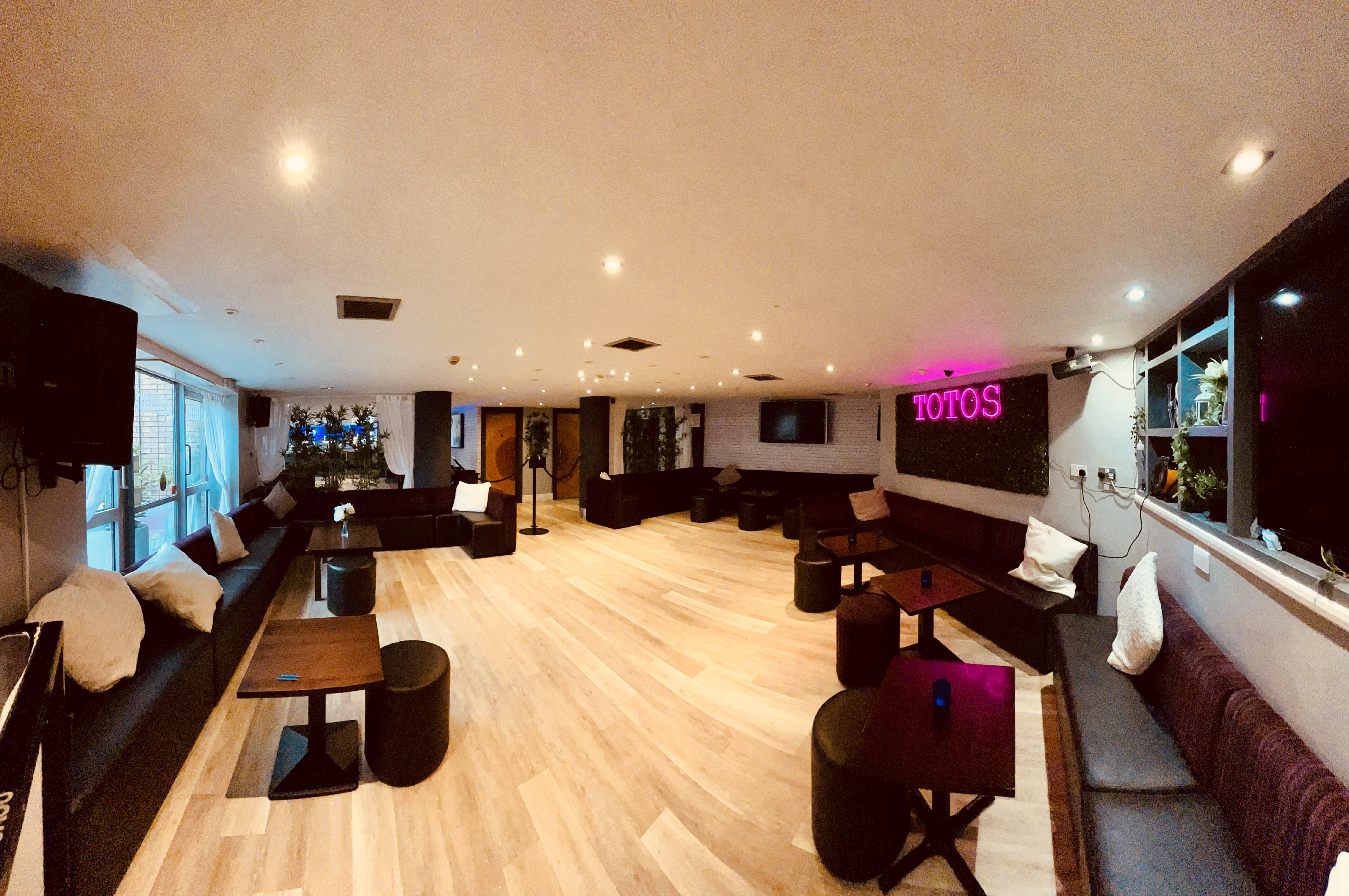 Riverview Nook | Private Space In The Riverview Bar 7