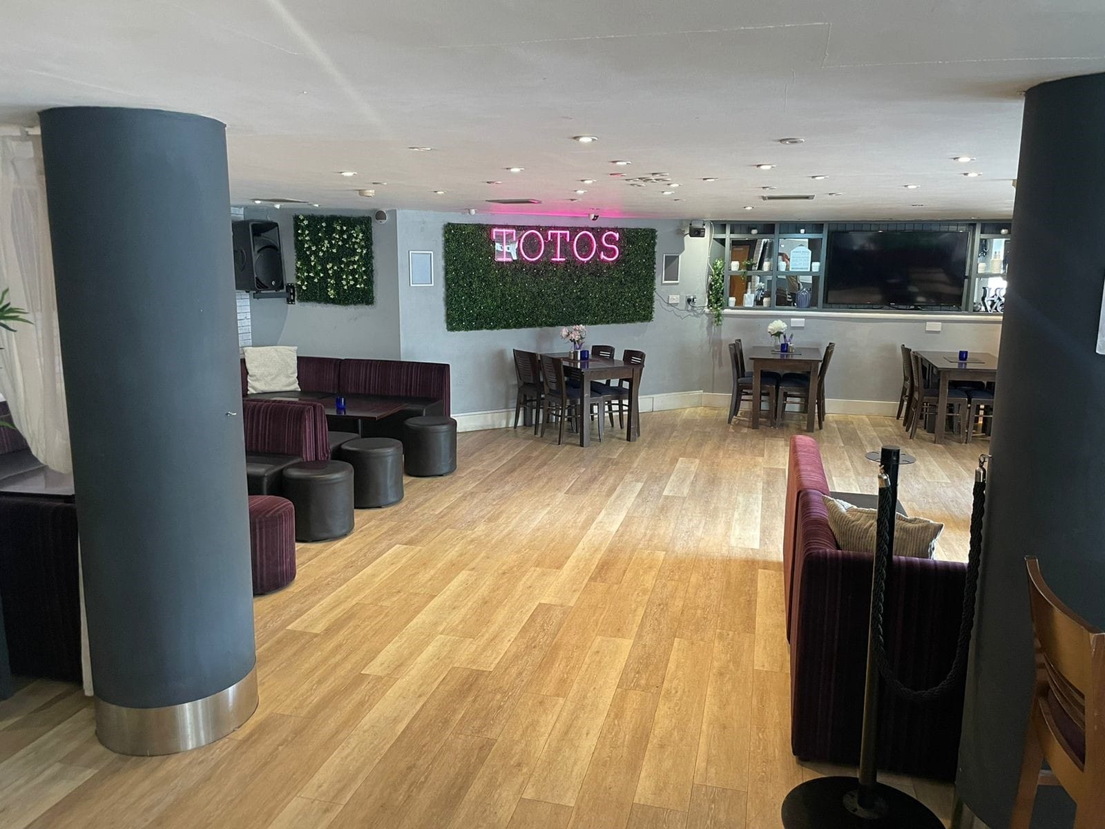 Riverview Nook | Private Space In The Riverview Bar 8