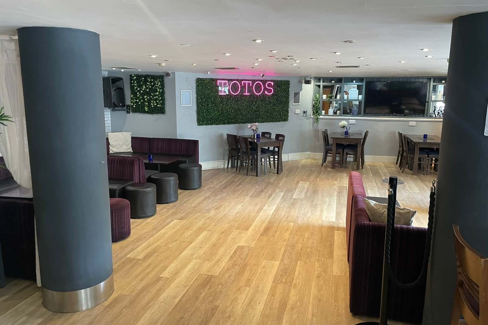 Riverview Nook | Private Space In The Riverview Bar 8