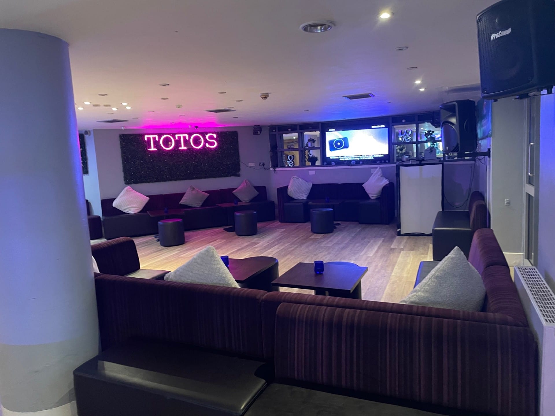 Riverview Nook | Private Space In The Riverview Bar 2