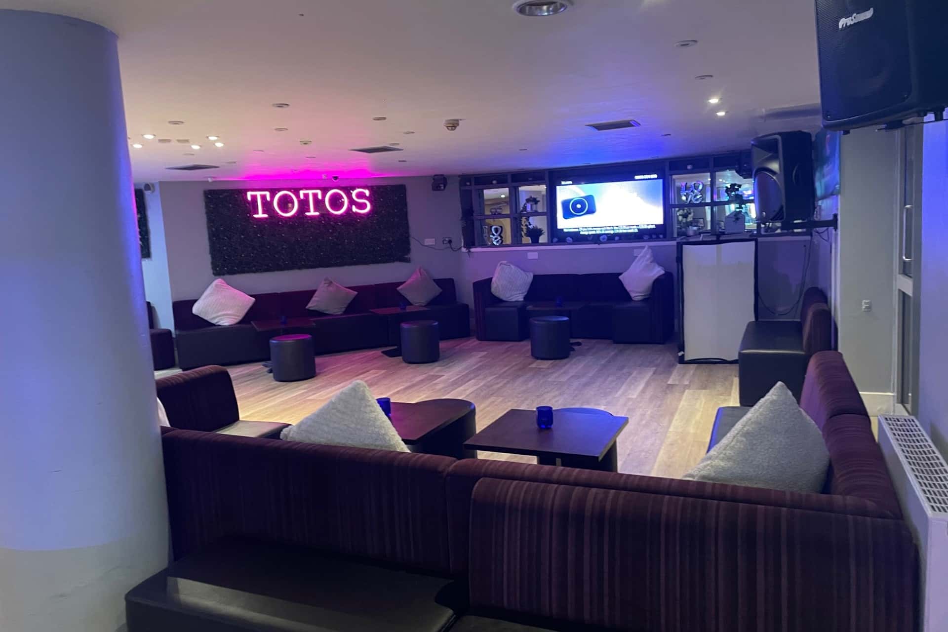 Riverview Nook | Private Space In The Riverview Bar 2