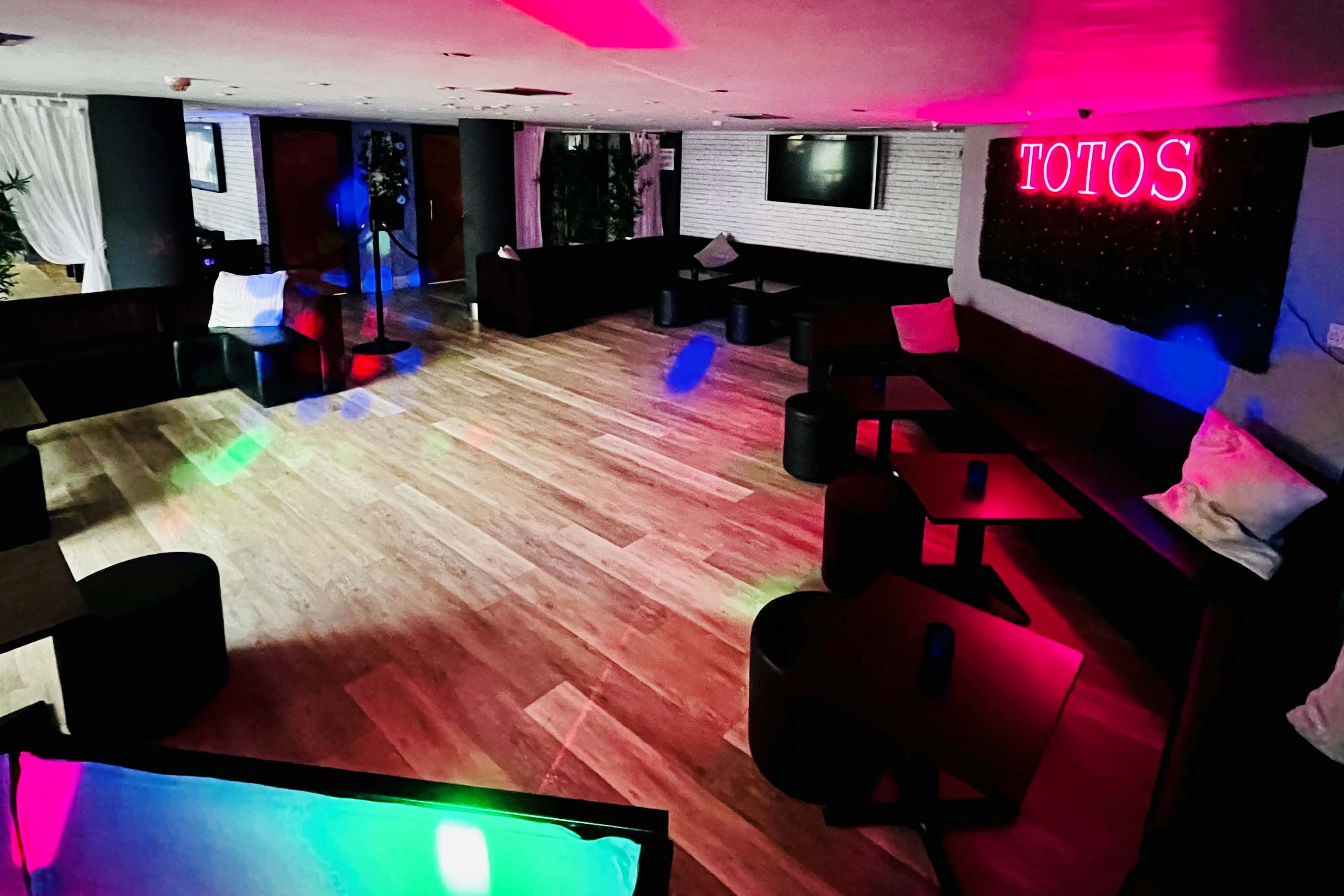 Riverview Nook | Private Space In The Riverview Bar 9