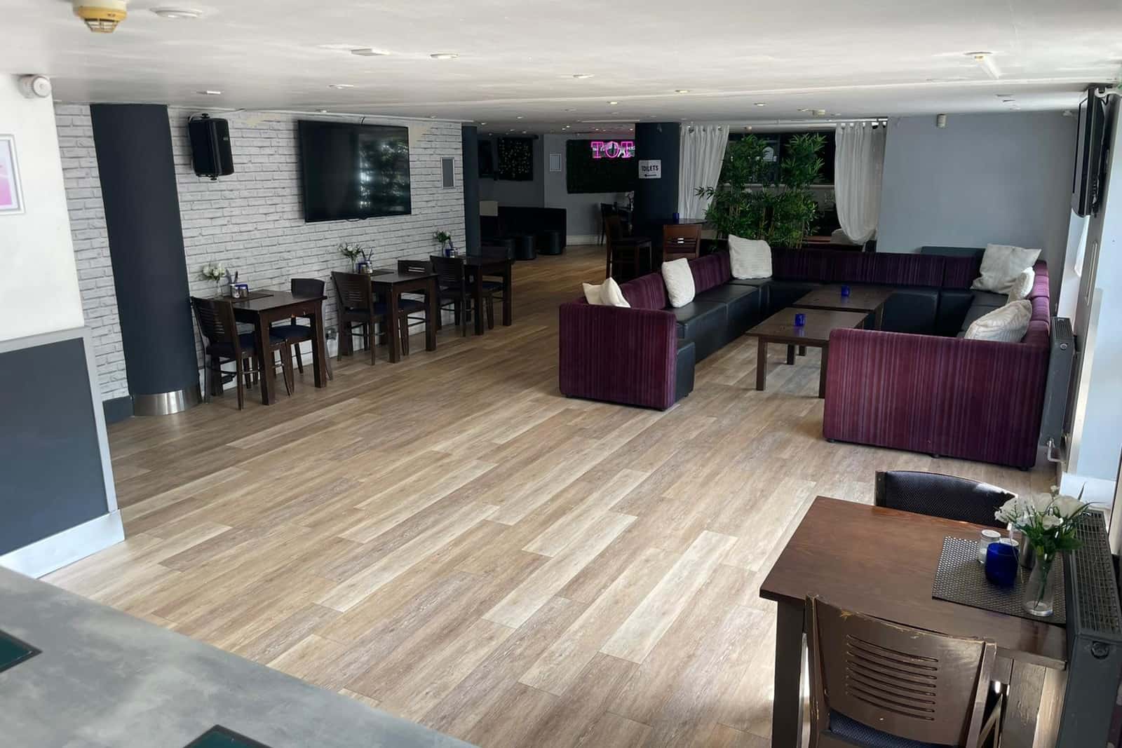 Riverview Corner Area | In Totos' Riverview Bar 4