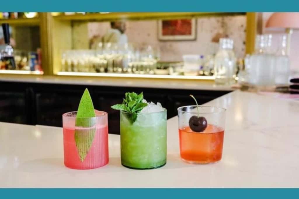 Marilyn's Bar and Diner 9