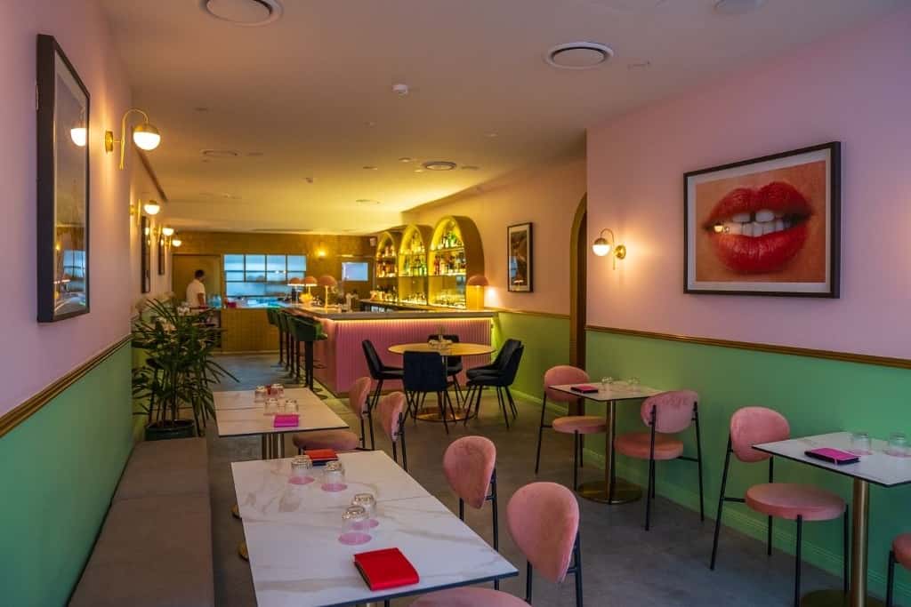 Marilyn's Bar and Diner 0