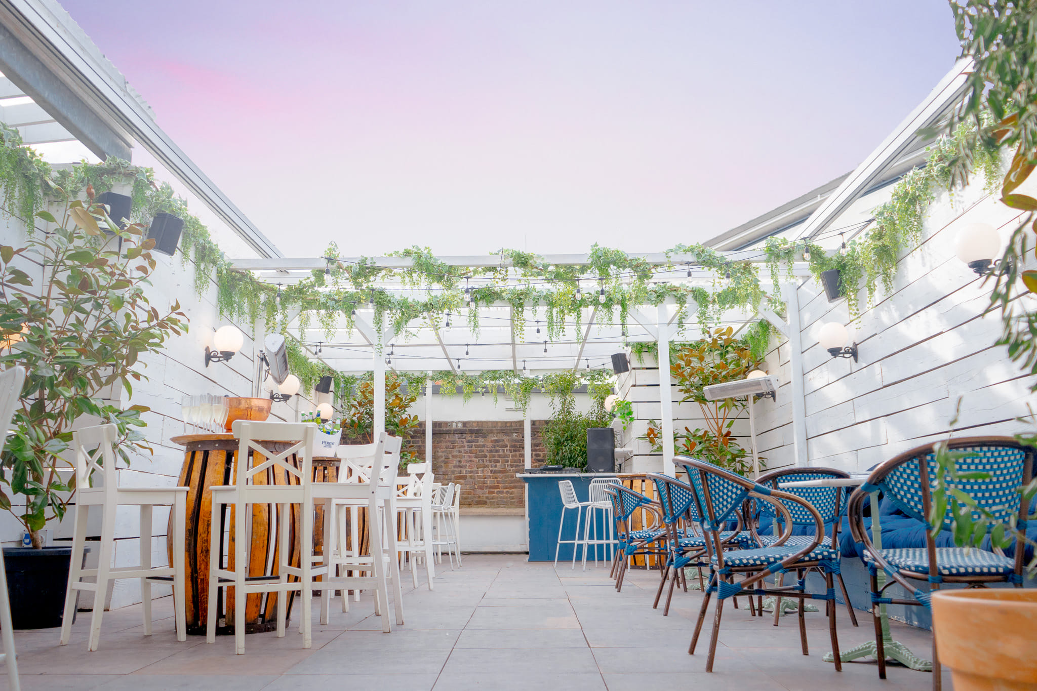 Weatherproof Rooftop Bar | Perfect Summer Party 43