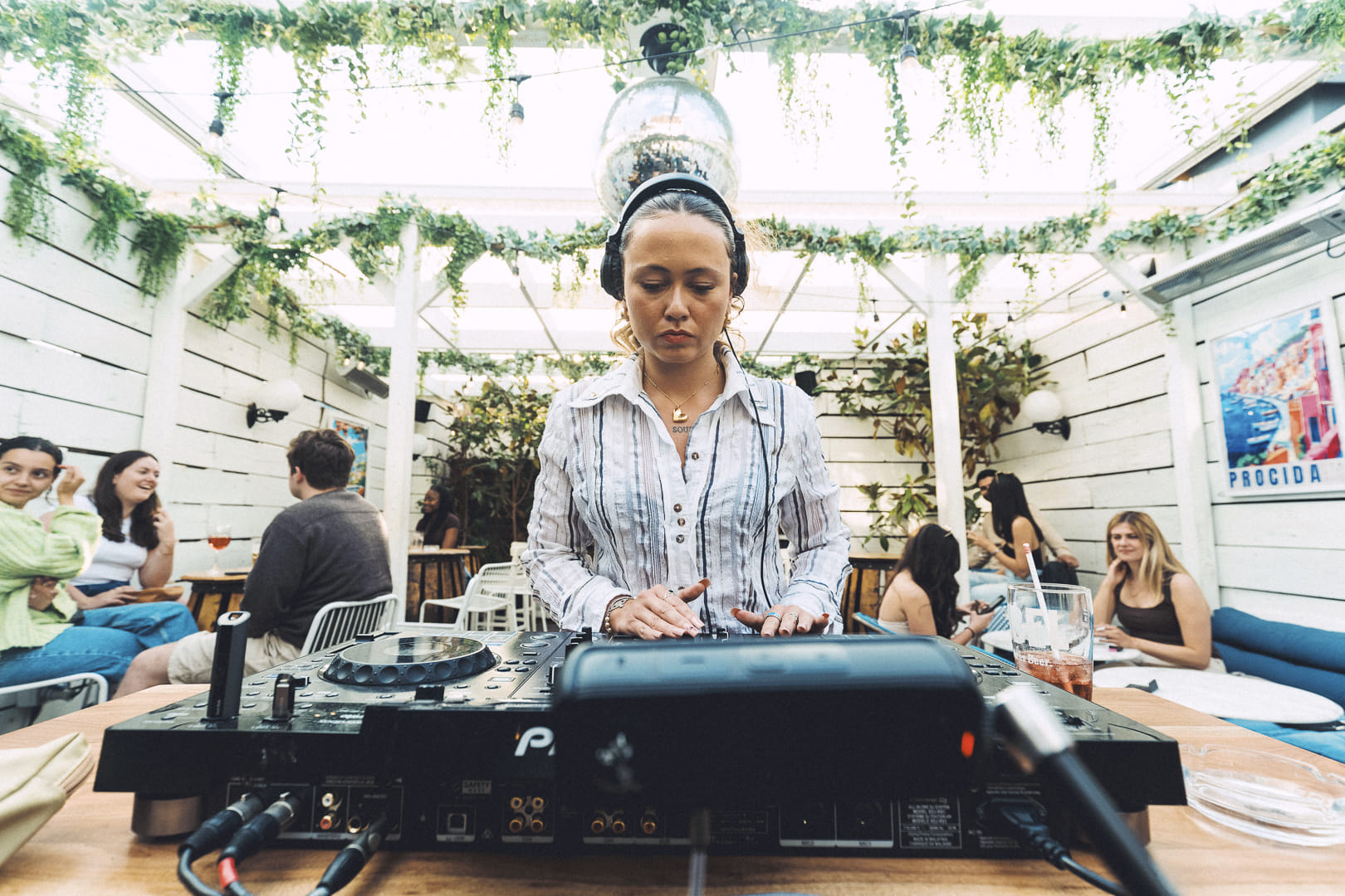 Weatherproof Rooftop Bar | Perfect Summer Party 8